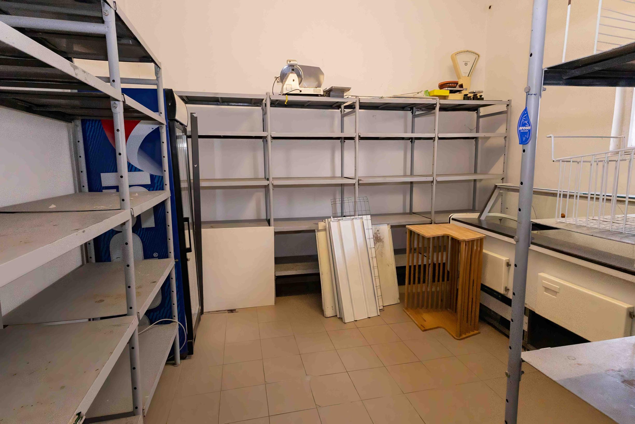 Exkluzívne Vám ponúkame na prenájom  polyfunkčný objekt v Lackovciach