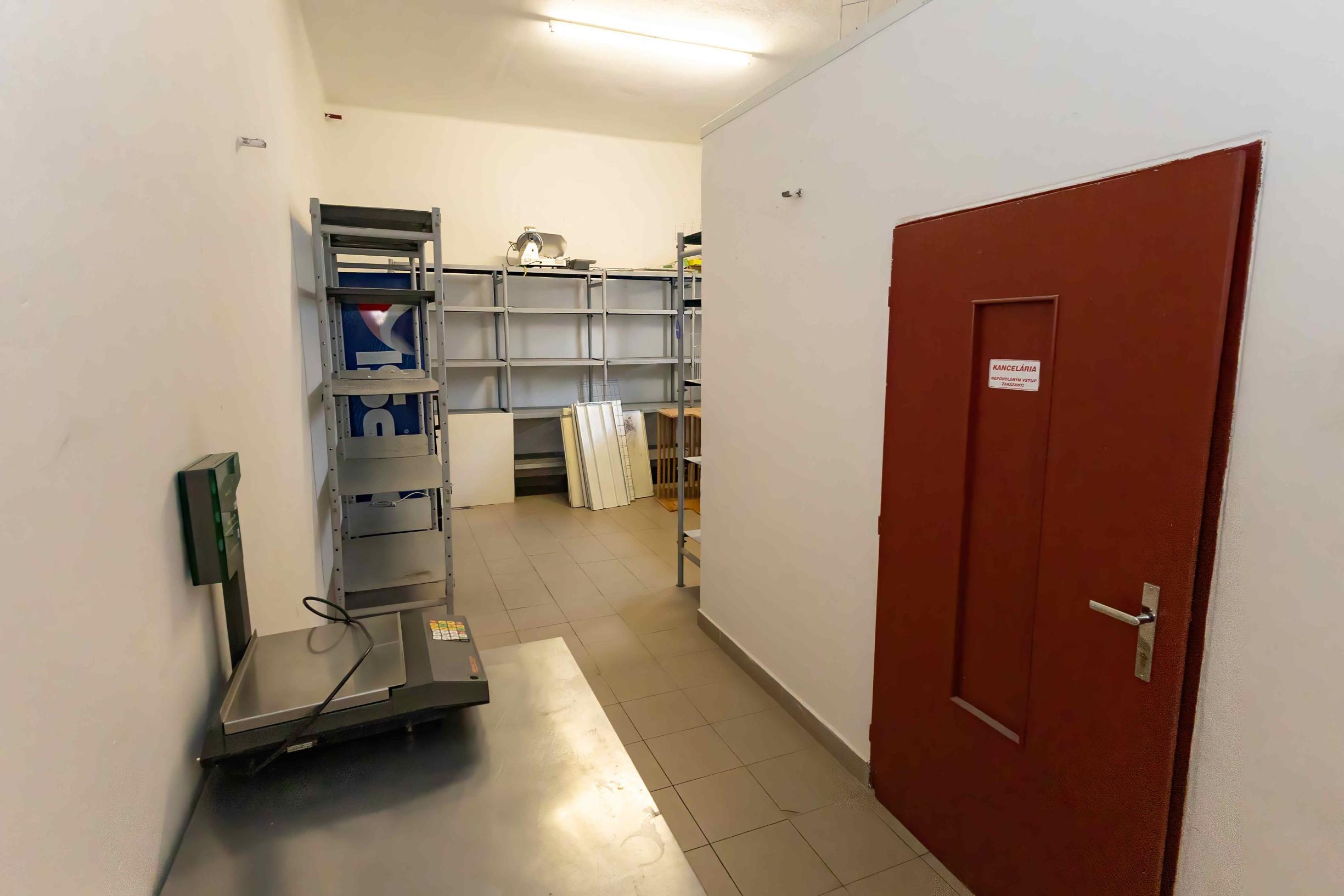 Exkluzívne Vám ponúkame na prenájom  polyfunkčný objekt v Lackovciach