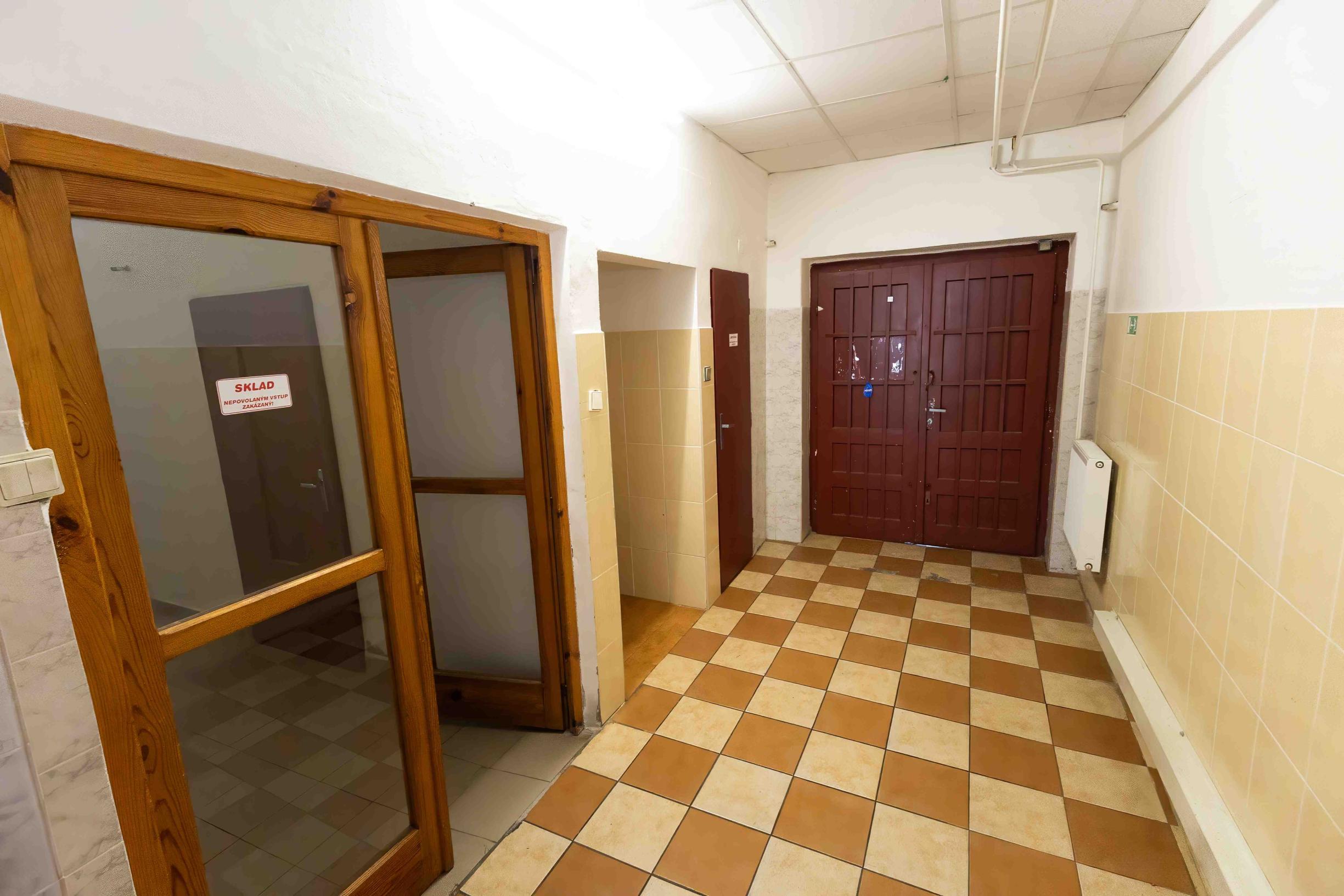 Exkluzívne Vám ponúkame na prenájom  polyfunkčný objekt v Lackovciach