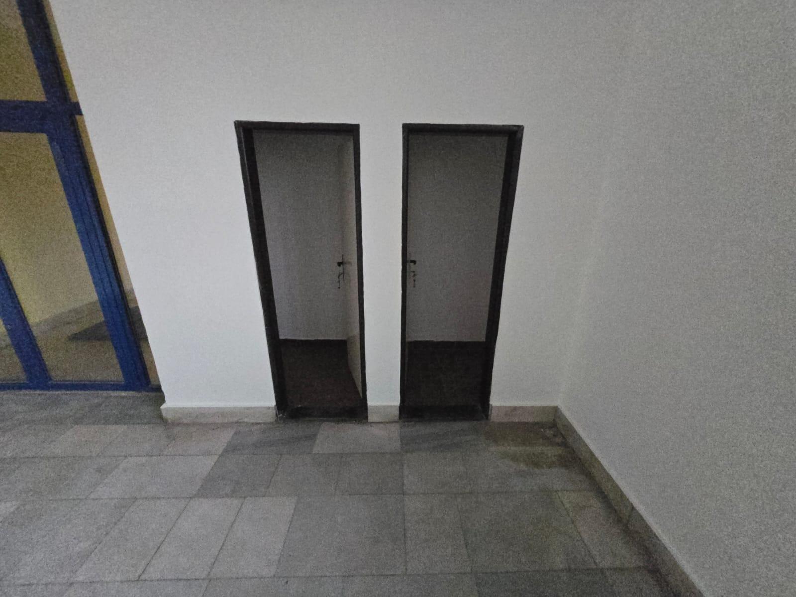 Exkluzívna ponuka! Ponúkam na prenájom obchodný priestor vhodný na podnikanie a prevádzku v centre mesta Poprad, ul. J. Curieho