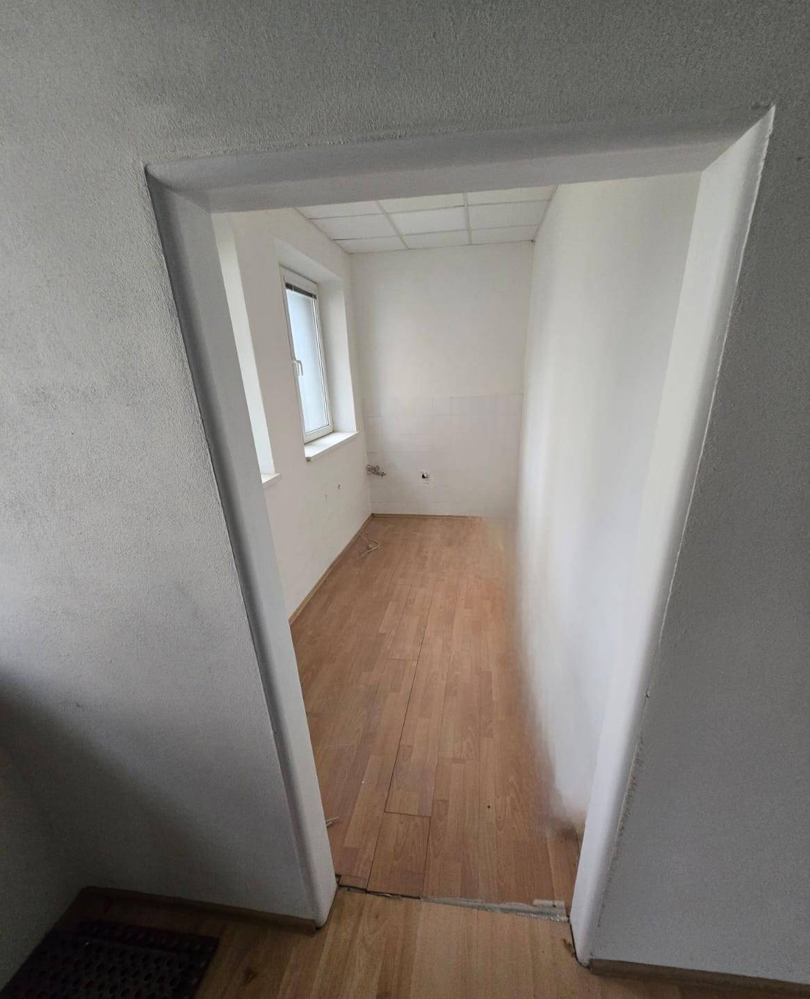 Exkluzívna ponuka! Ponúkam na prenájom obchodný priestor vhodný na podnikanie a prevádzku v centre mesta Poprad, ul. J. Curieho