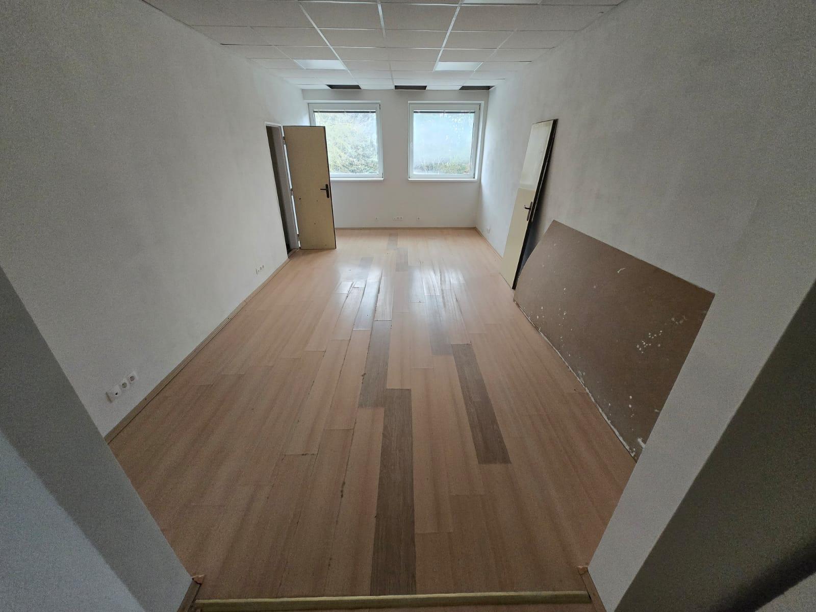 Exkluzívna ponuka! Ponúkam na prenájom obchodný priestor vhodný na podnikanie a prevádzku v centre mesta Poprad, ul. J. Curieho