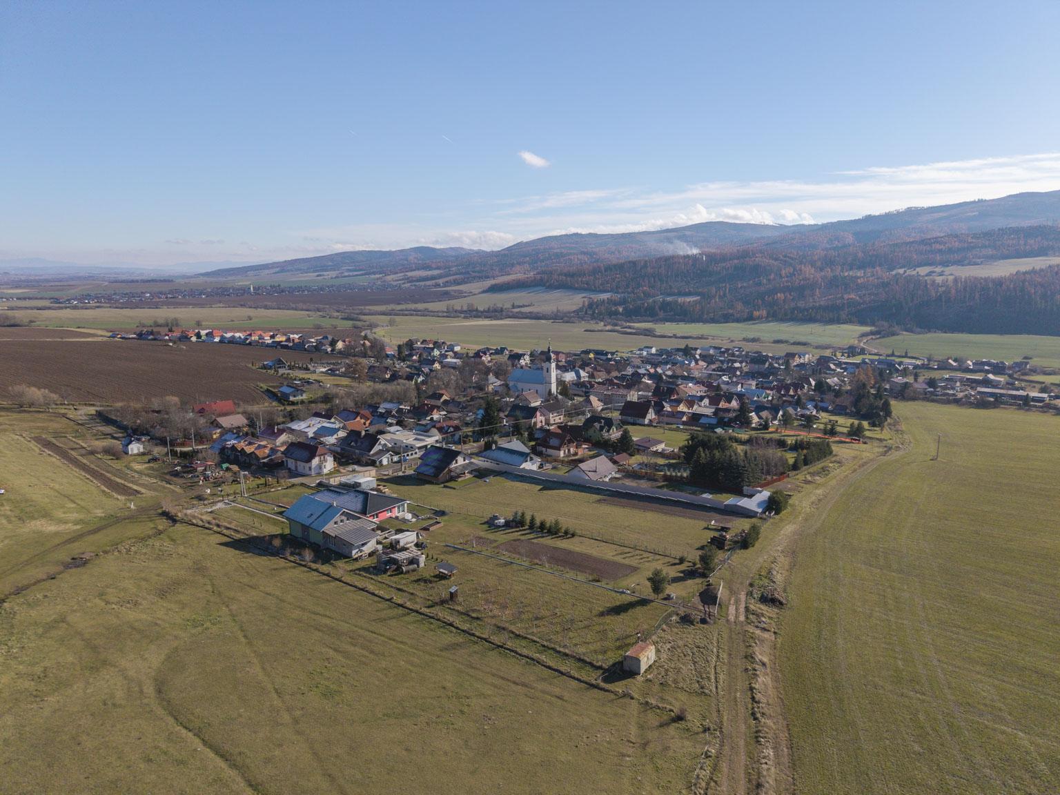 Starší rodinný dom na predaj – tichá lokalita Kravany, blízko Popradu !