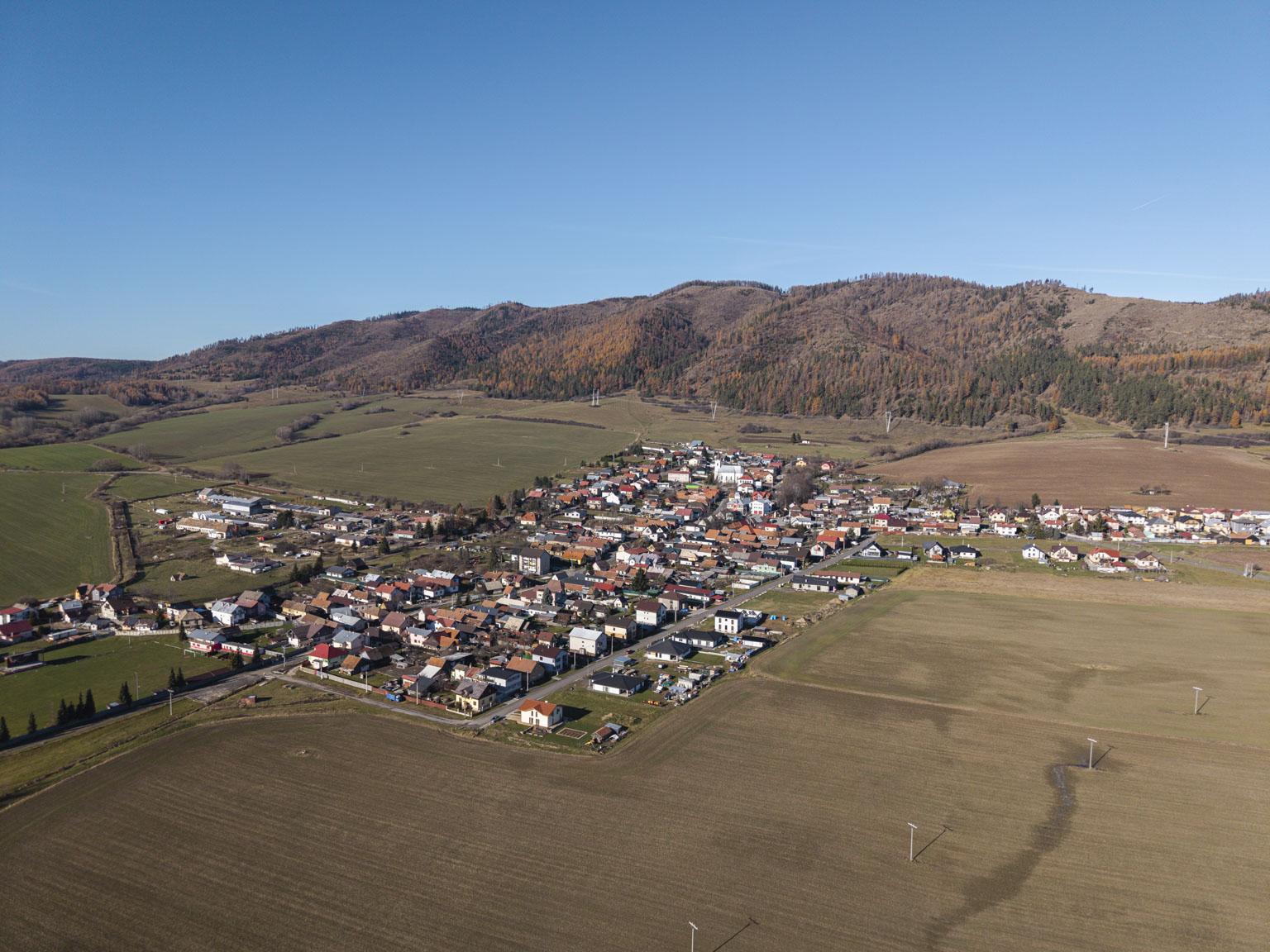 Starší rodinný dom na predaj – tichá lokalita Kravany, blízko Popradu !