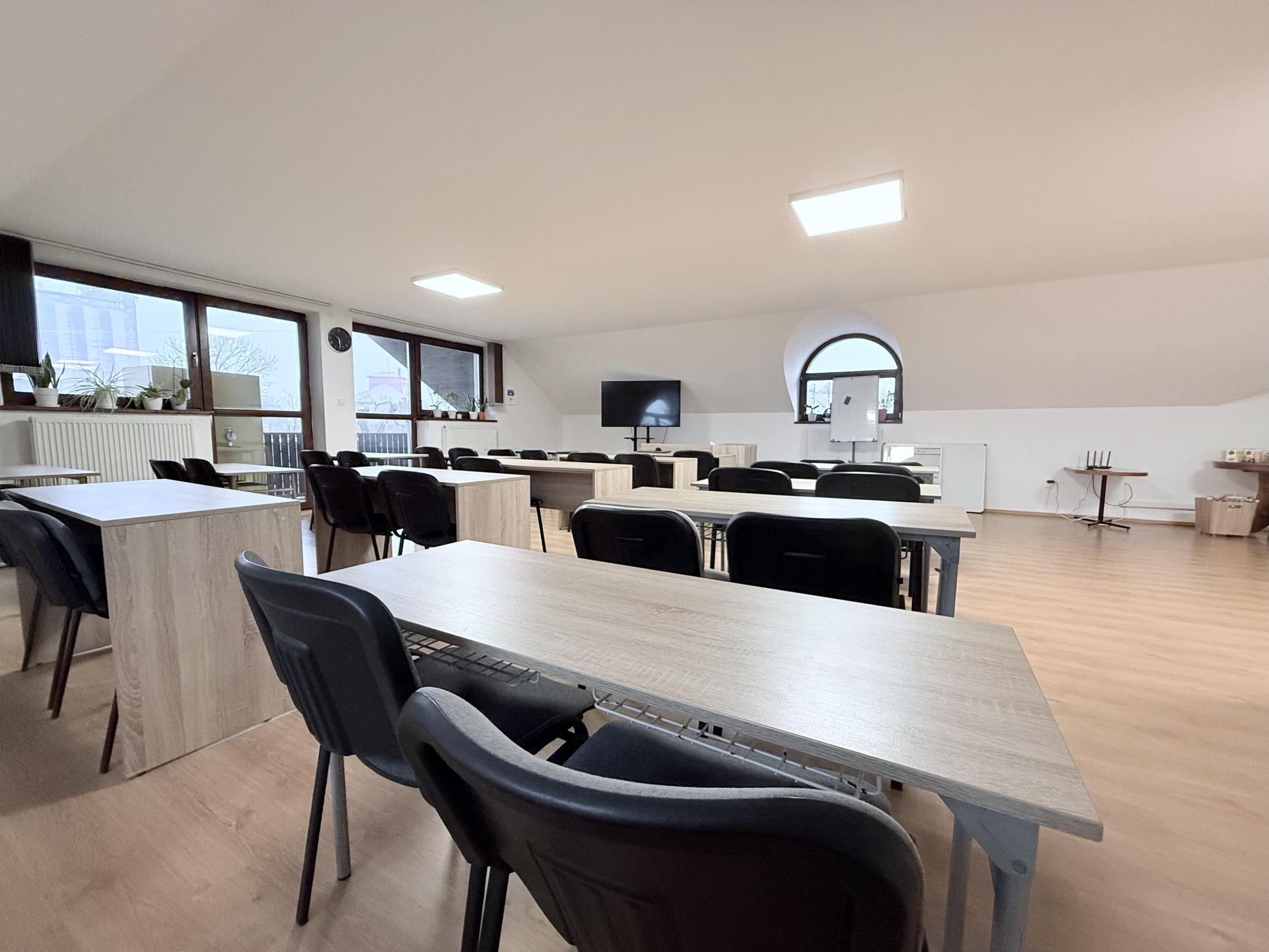 Na prenájom: reprezentatívne komerčné priestory v Čemernom – frekventovaná časť mesta Vranov nad Topľou