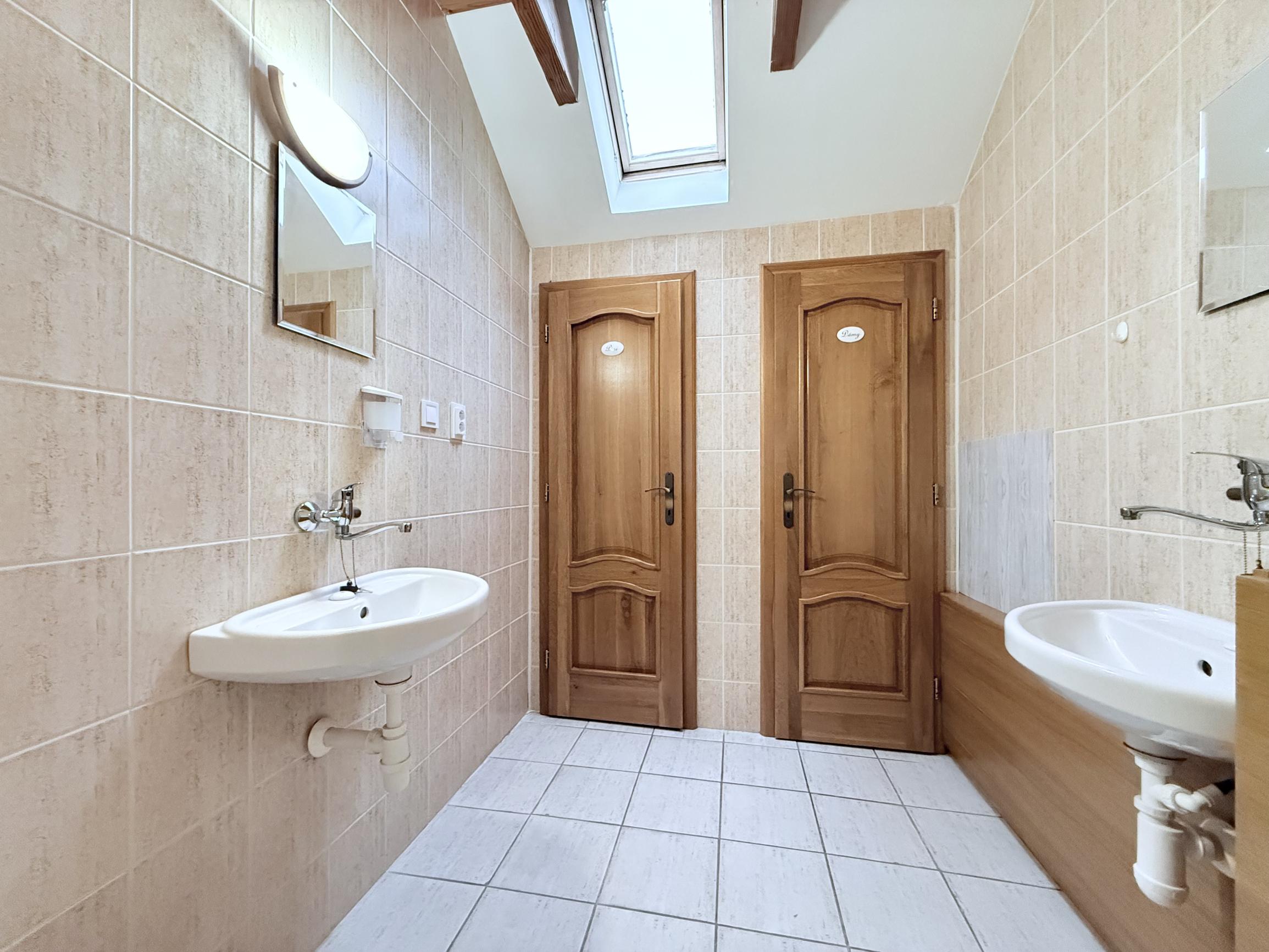 Na prenájom: reprezentatívne komerčné priestory v Čemernom – frekventovaná časť mesta Vranov nad Topľou