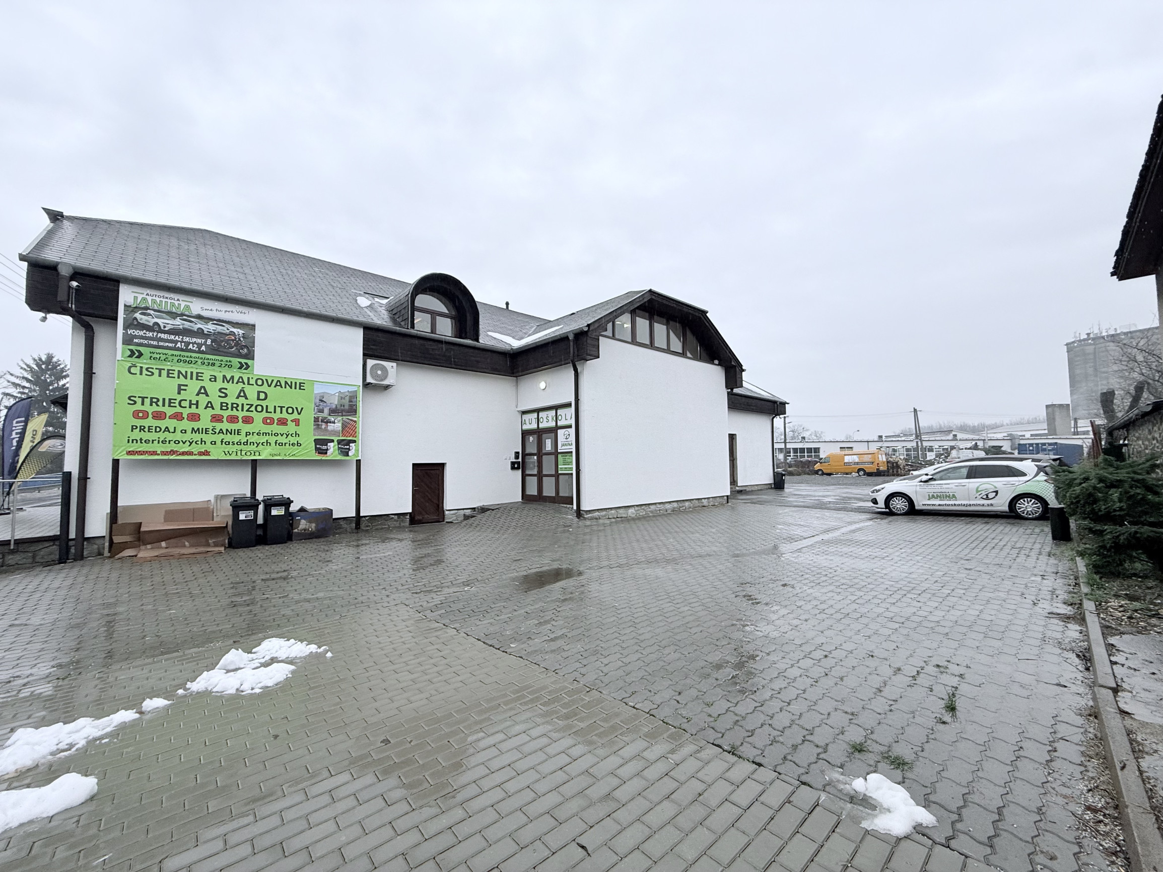 Na prenájom: reprezentatívne komerčné priestory v Čemernom – frekventovaná časť mesta Vranov nad Topľou