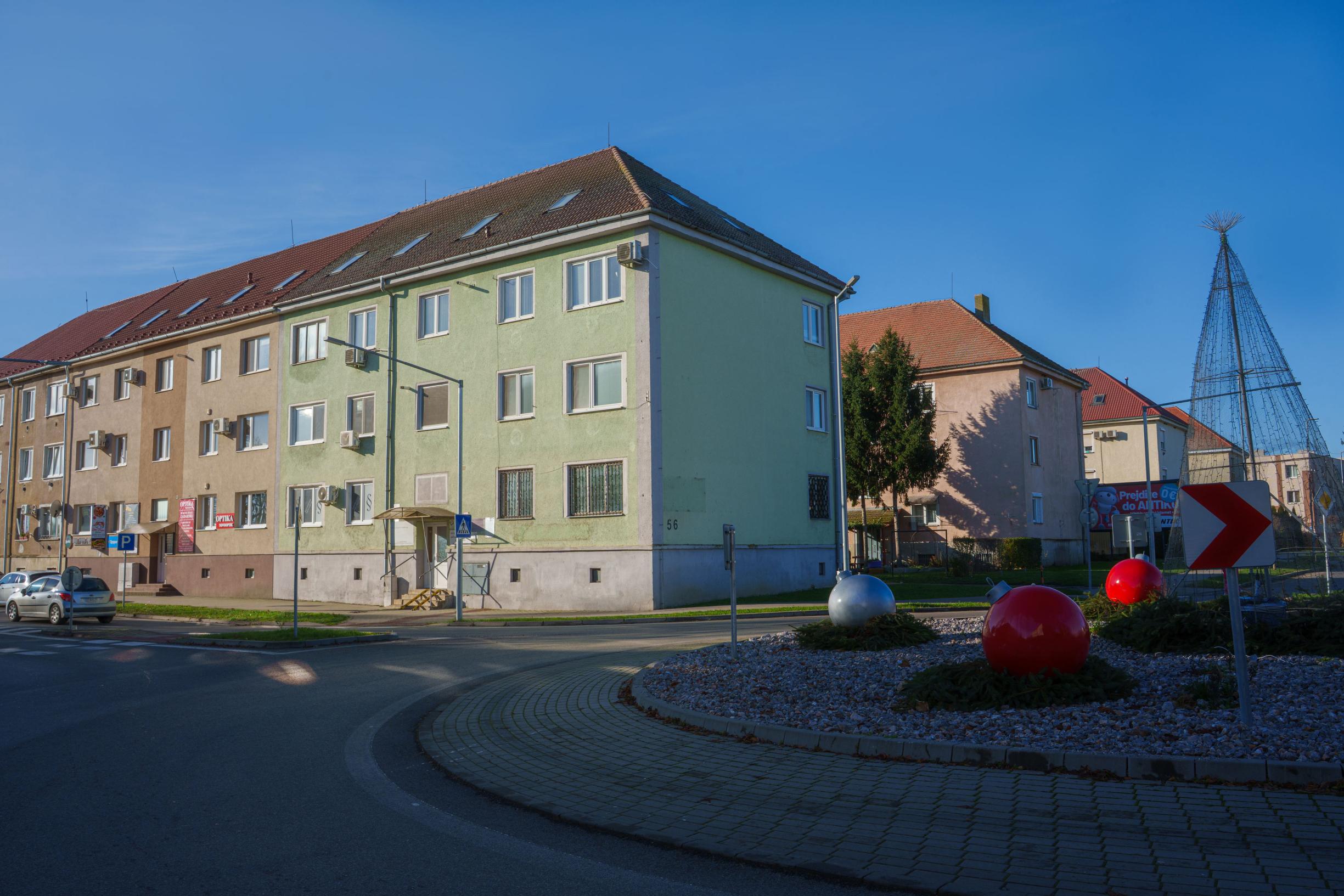 Ponúkame na predaj nebytové priestory o rozlohe 80m2 v centre mesta Veľké Kapušany