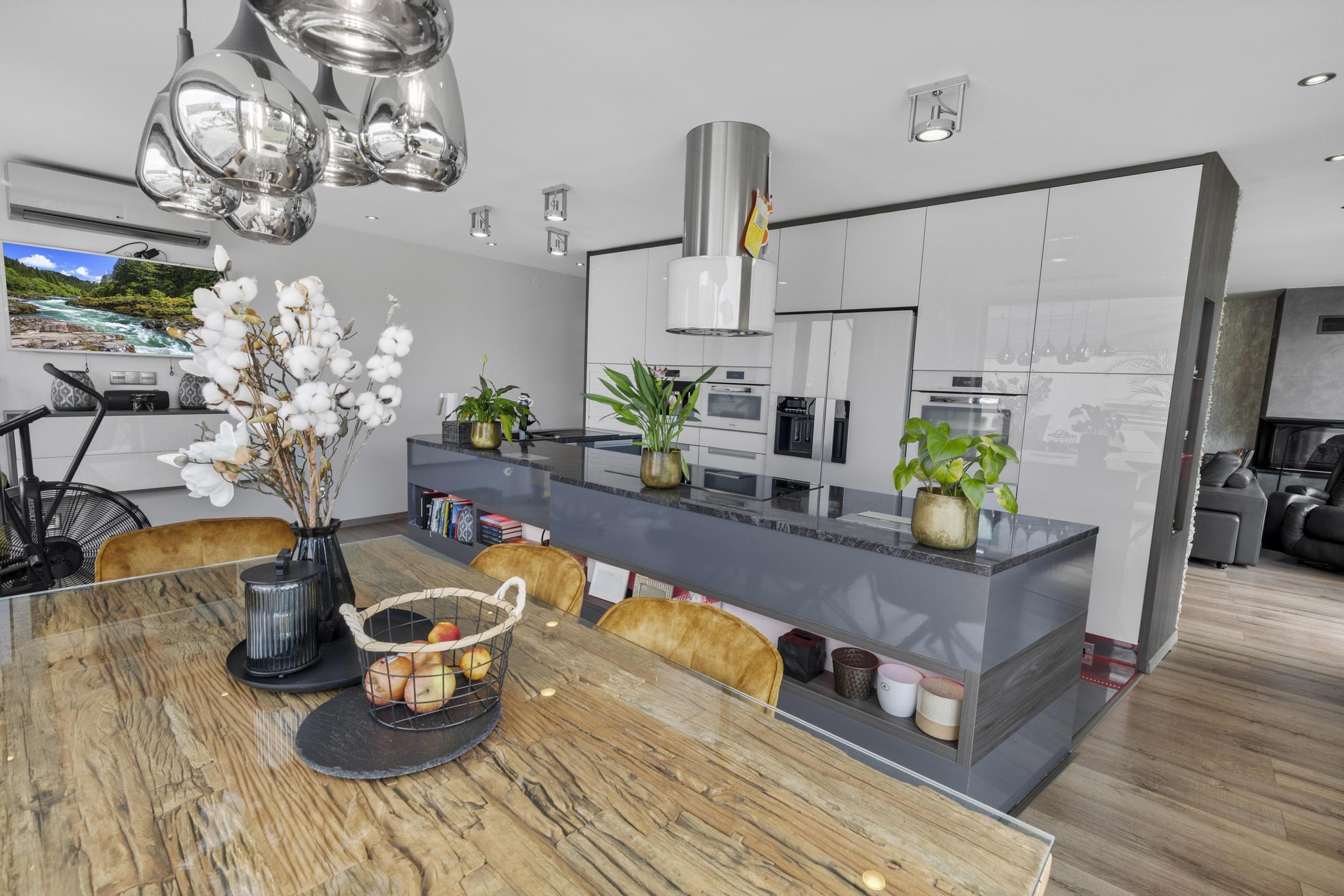 Na predaj moderný rodinný dom, ponúkajúci komfortné a nadštandardné  bývanie