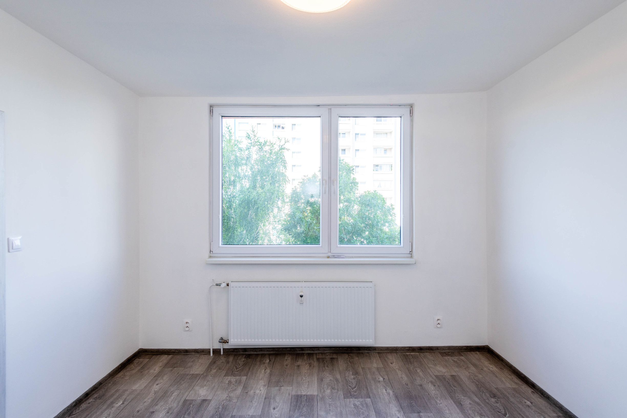 Exkluzívne Vám ponúkame na prenájom  nezariadený 2 izbový byt v Humennom