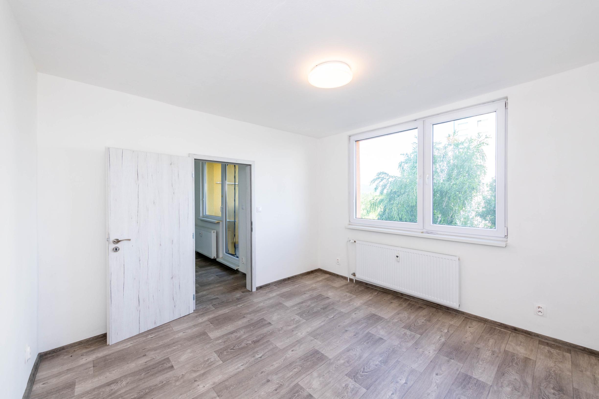 Exkluzívne Vám ponúkame na prenájom  nezariadený 2 izbový byt v Humennom