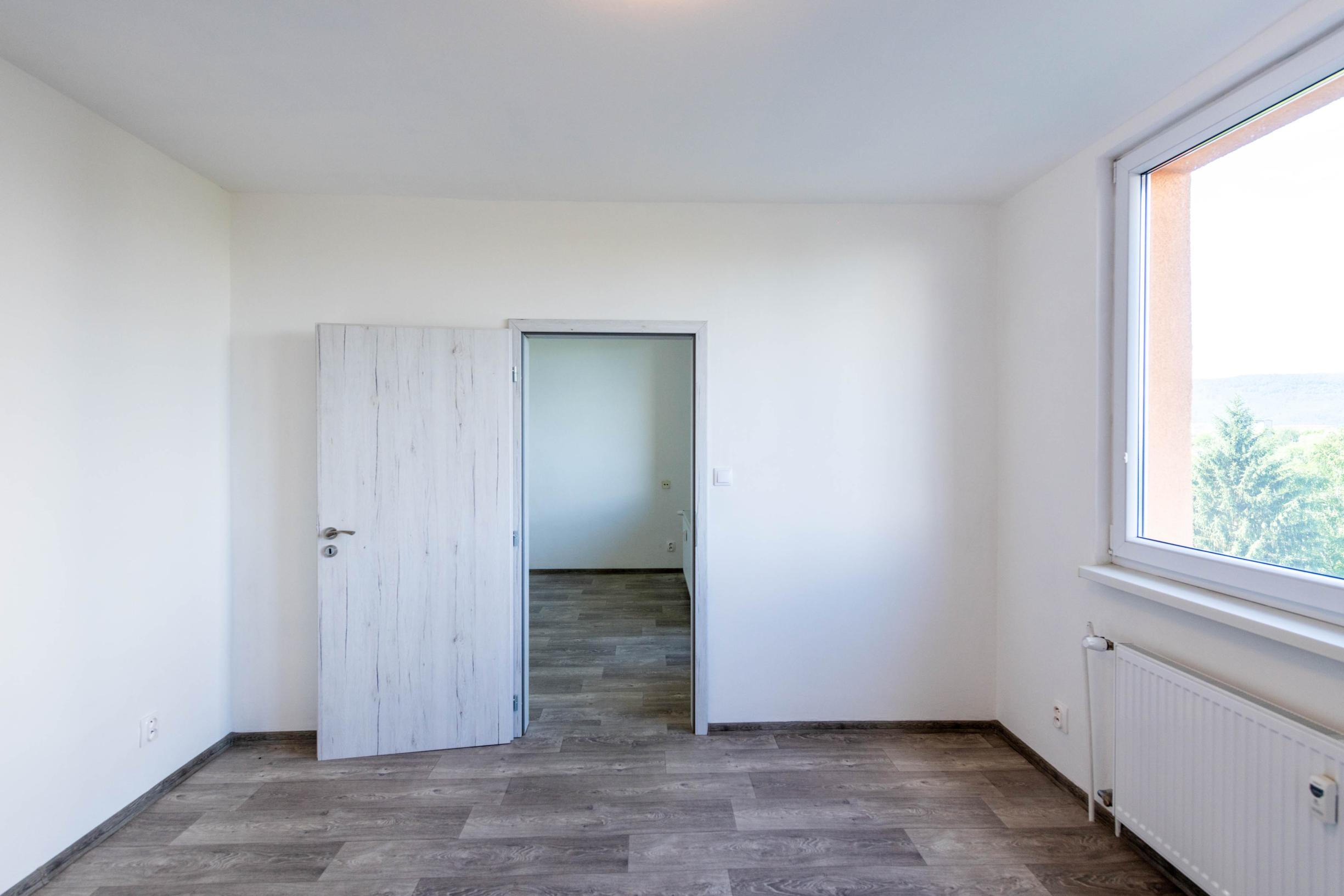 Exkluzívne Vám ponúkame na prenájom  nezariadený 2 izbový byt v Humennom