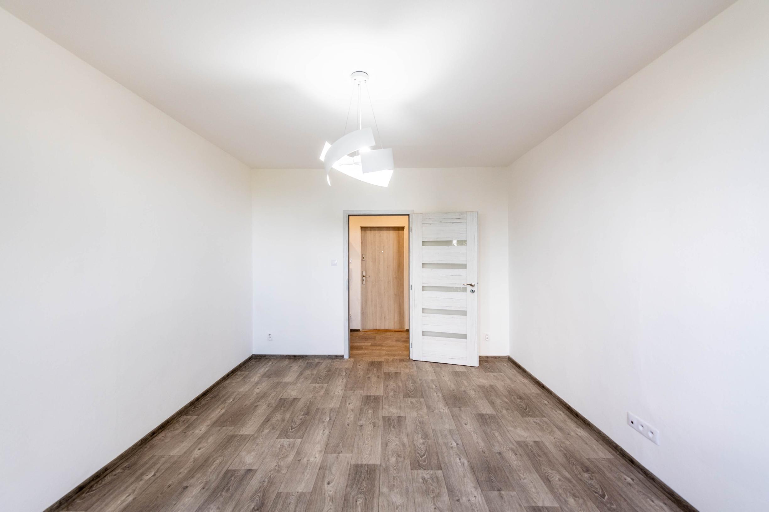 Exkluzívne Vám ponúkame na prenájom  nezariadený 2 izbový byt v Humennom