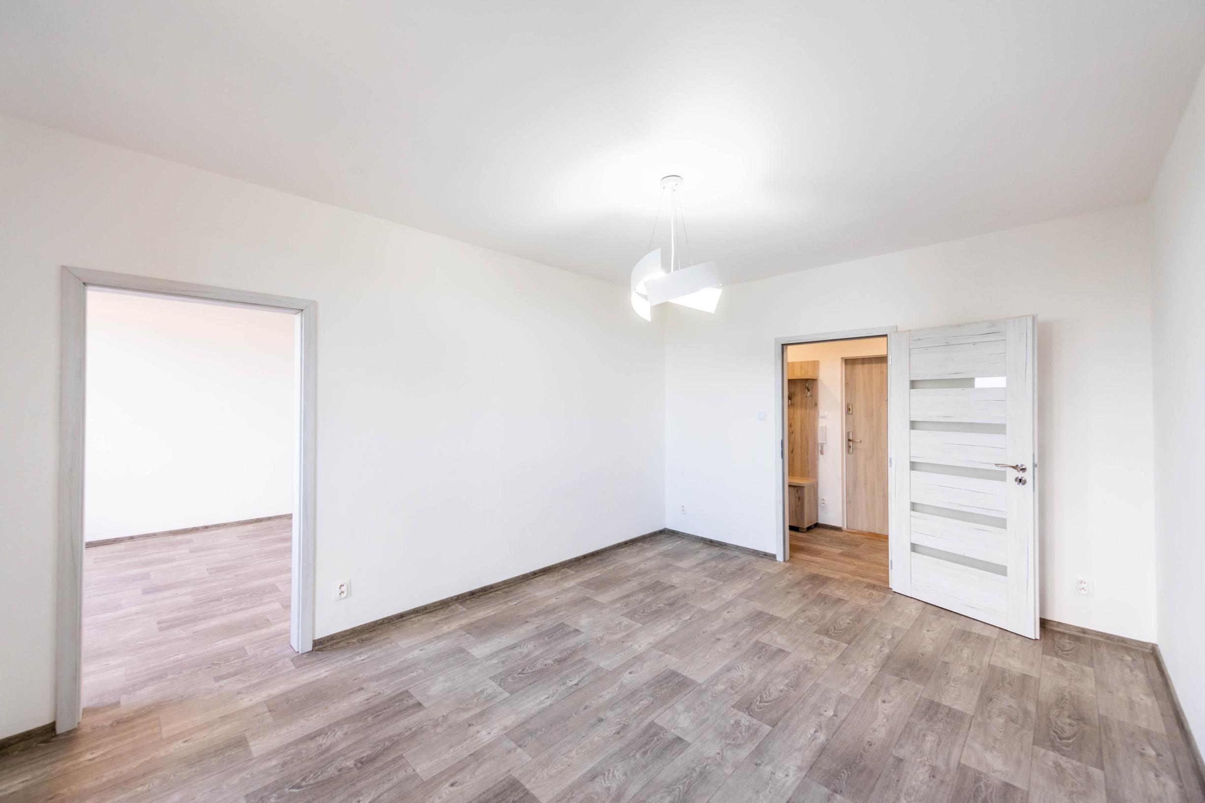 Exkluzívne Vám ponúkame na prenájom  nezariadený 2 izbový byt v Humennom