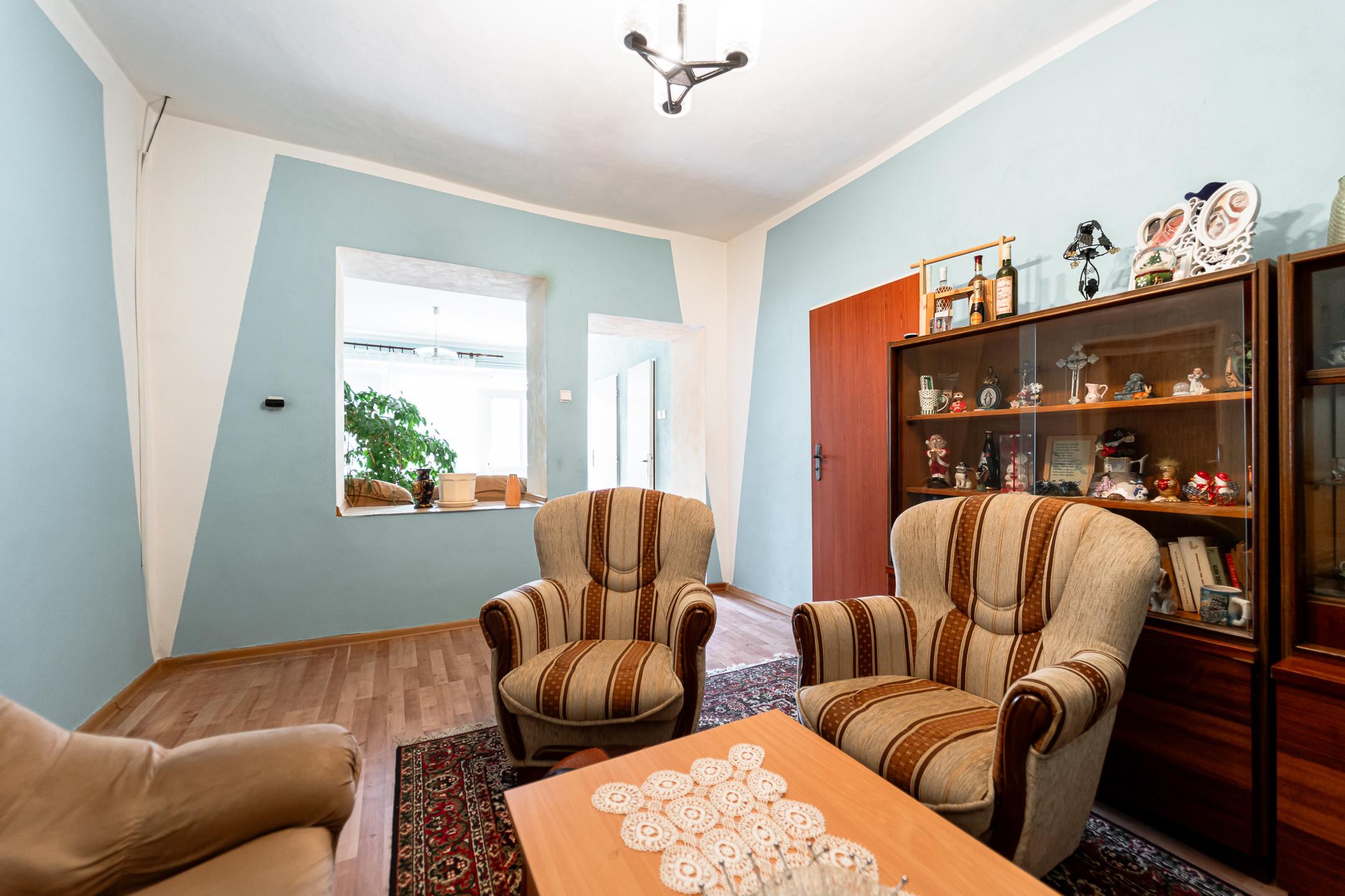 EXKLUZÍVNE vám ponúkame na predaj útulný 4 izbový rodinný dom s príslušenstvom a so slnečným pozemkom v obci Kapoňa (okr.Trebišov)