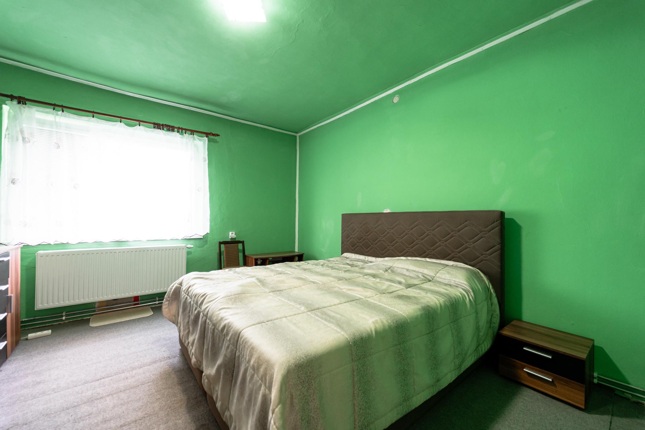 EXKLUZÍVNE vám ponúkame na predaj útulný 4 izbový rodinný dom s príslušenstvom a so slnečným pozemkom v obci Kapoňa (okr.Trebišov)