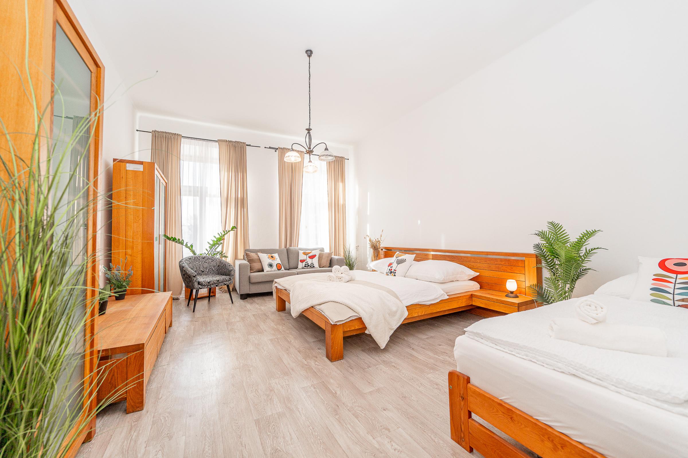 Staromestský 3-izbový byt s vysokými stropmi a parkovaním – centrum Košíc