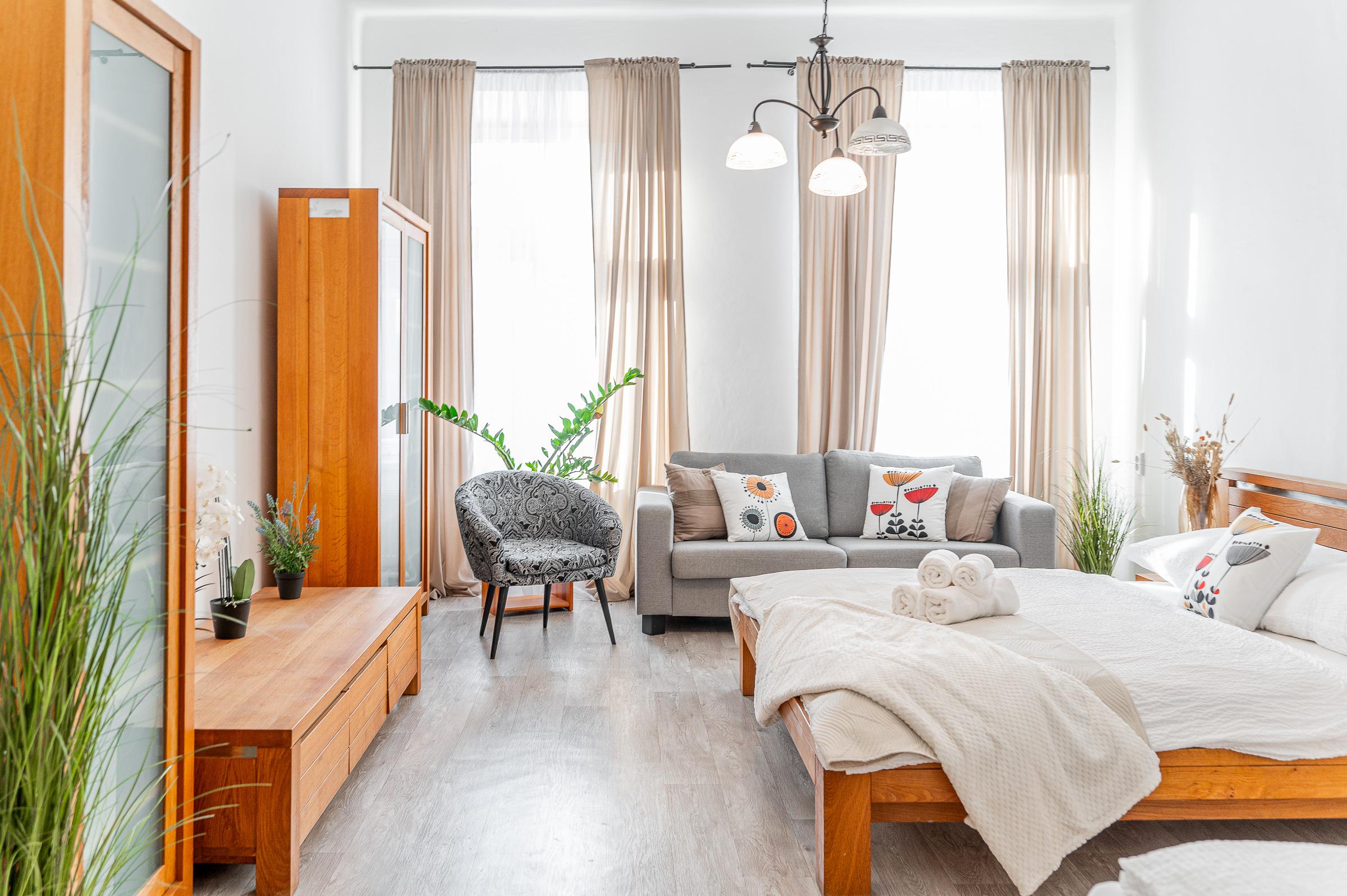 Staromestský 3-izbový byt s vysokými stropmi a parkovaním – centrum Košíc