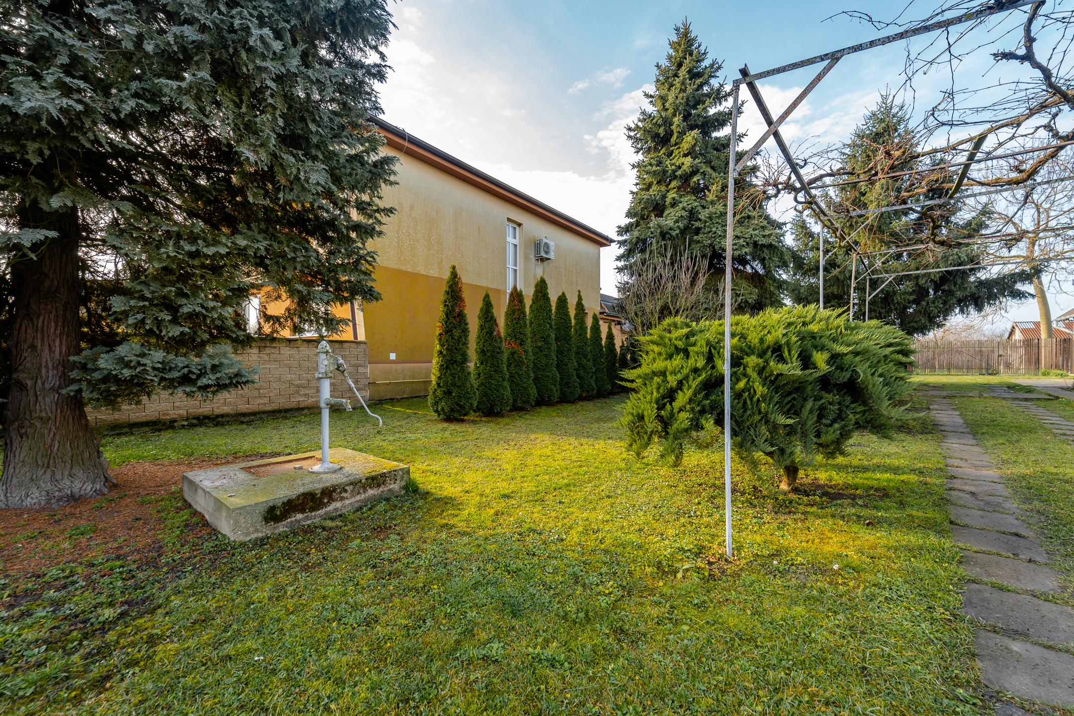 NA PREDAJ: Vidiecky rodinný dom s veľkorysým 50-árovým pozemkom – obec Čierna (okr. Trebišov)