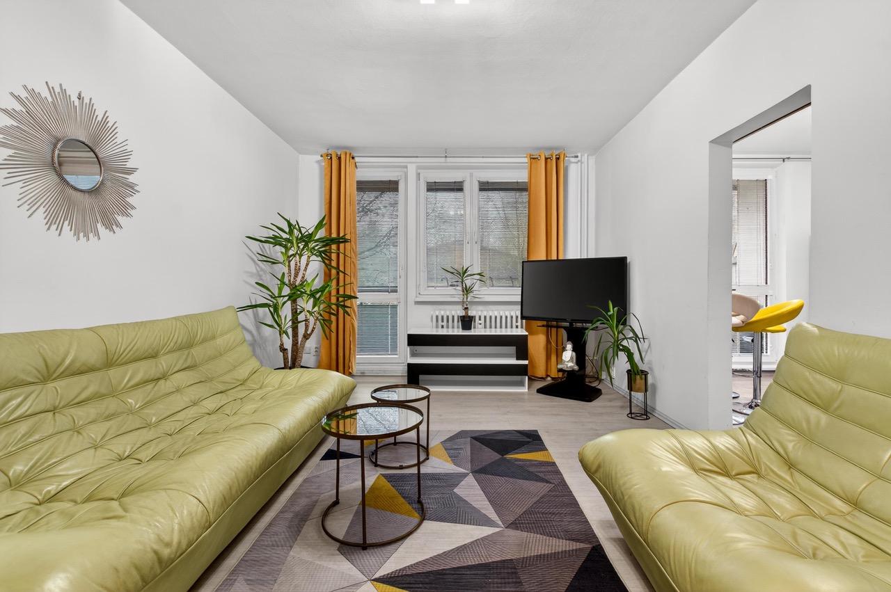 REZERVOVANÉ - Na predaj kompletne zrekonštruovaný 4-izbový byt, 93,30 m2, Lipského ulica, Bratislava-Dúbravka