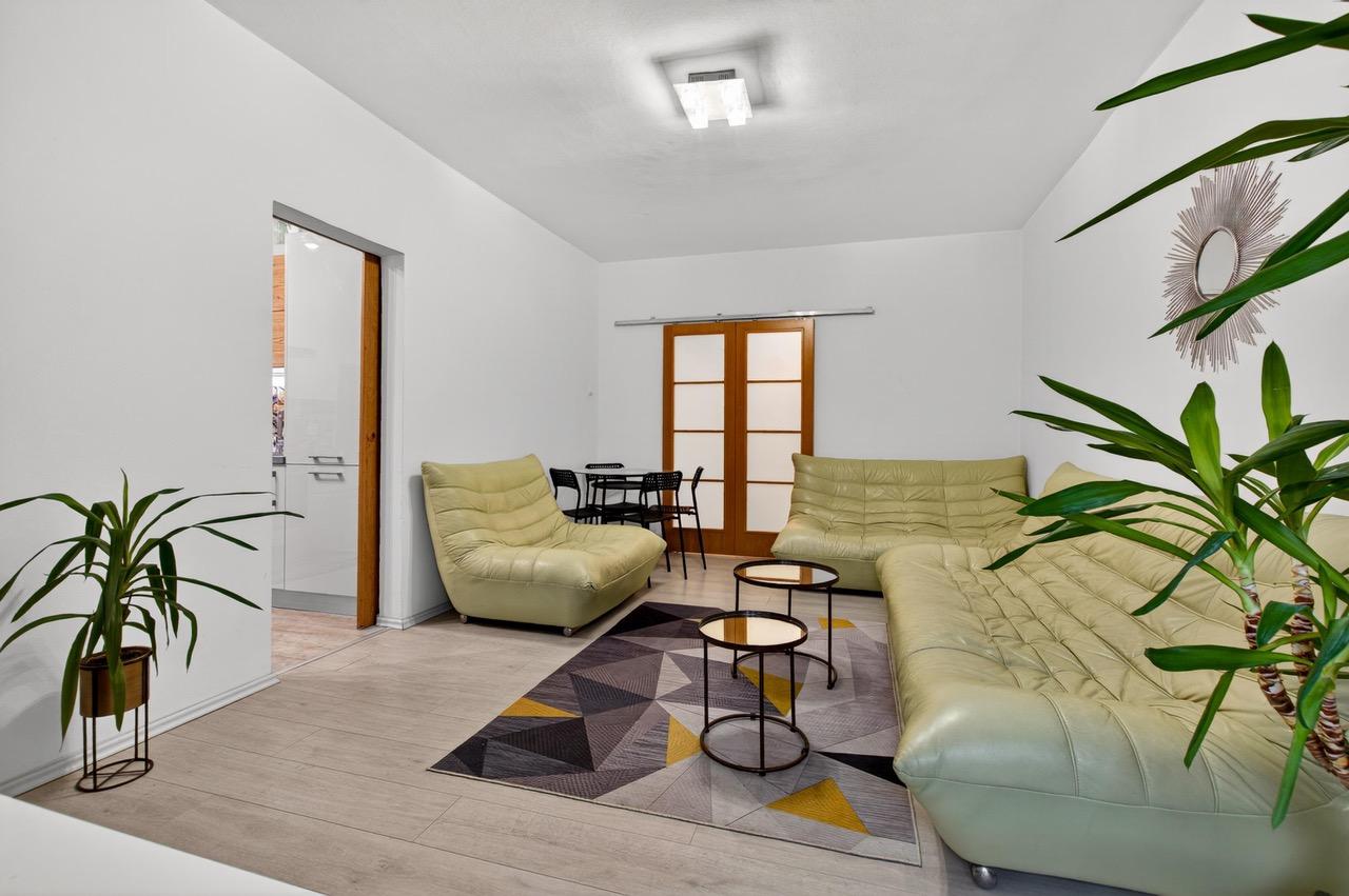 REZERVOVANÉ - Na predaj kompletne zrekonštruovaný 4-izbový byt, 93,30 m2, Lipského ulica, Bratislava-Dúbravka