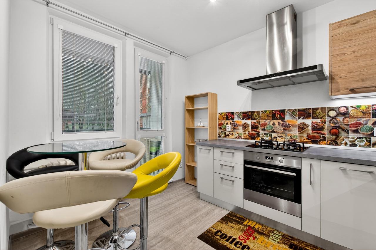 REZERVOVANÉ - Na predaj kompletne zrekonštruovaný 4-izbový byt, 93,30 m2, Lipského ulica, Bratislava-Dúbravka