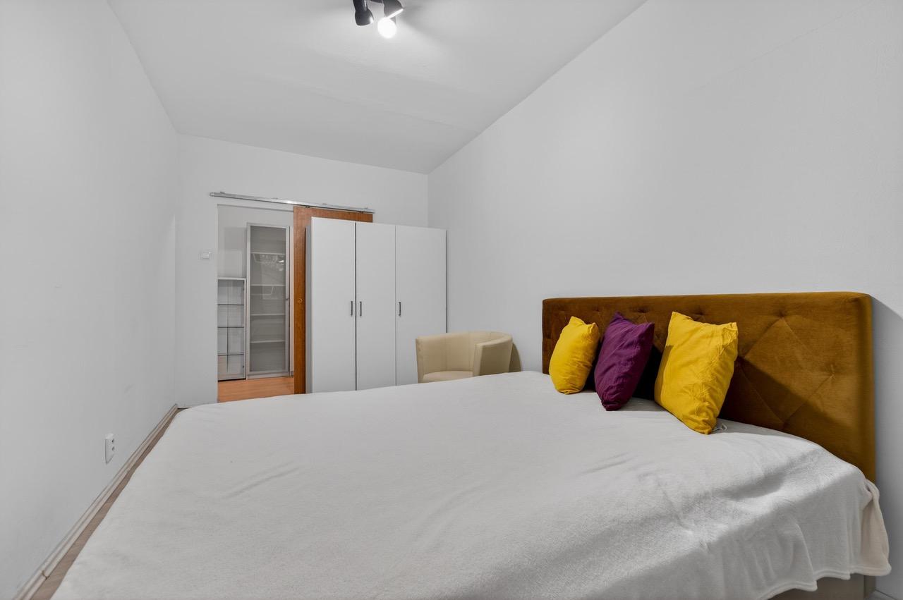 REZERVOVANÉ - Na predaj kompletne zrekonštruovaný 4-izbový byt, 93,30 m2, Lipského ulica, Bratislava-Dúbravka