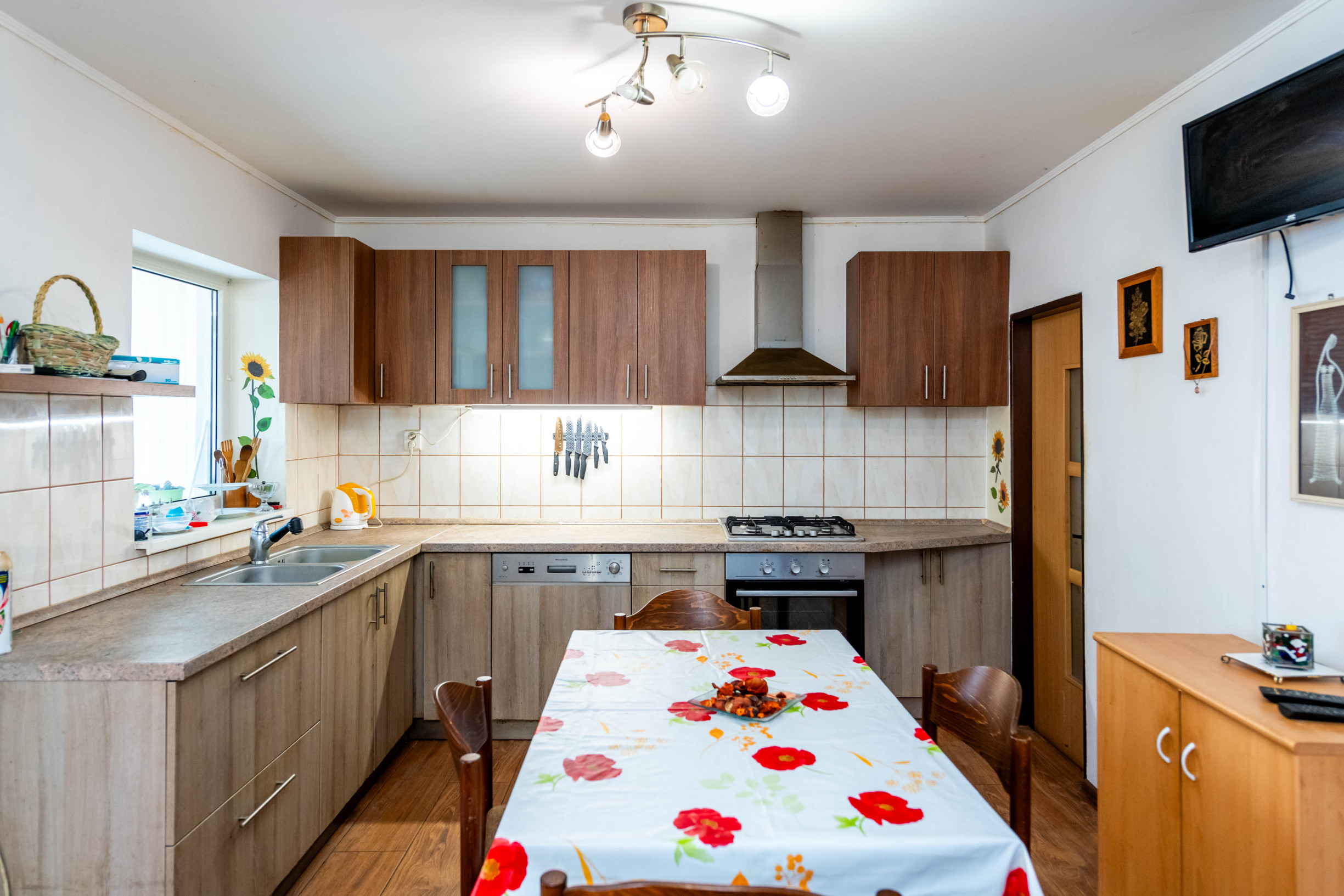 Exkluzívne na predaj rodinný dom s veľkým pozemkom – Sečovce, ul. Mostová