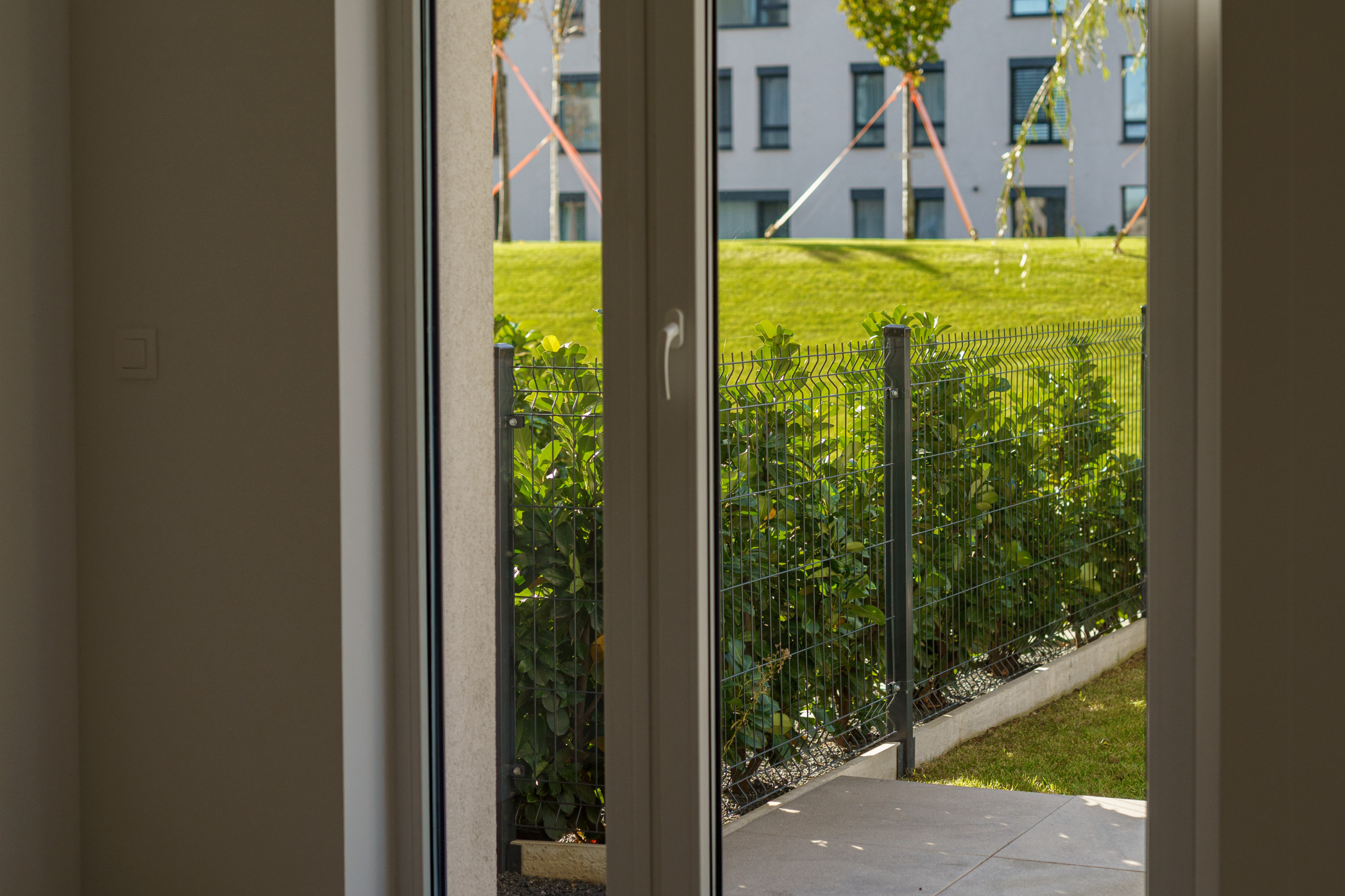 NA PREDAJ NOVOSTAVBA 2-izbový byt 62,38m2 s predzáhradkou, pivnicou a park. státím v projekte Prúdy, ul. Včelárska Trnava