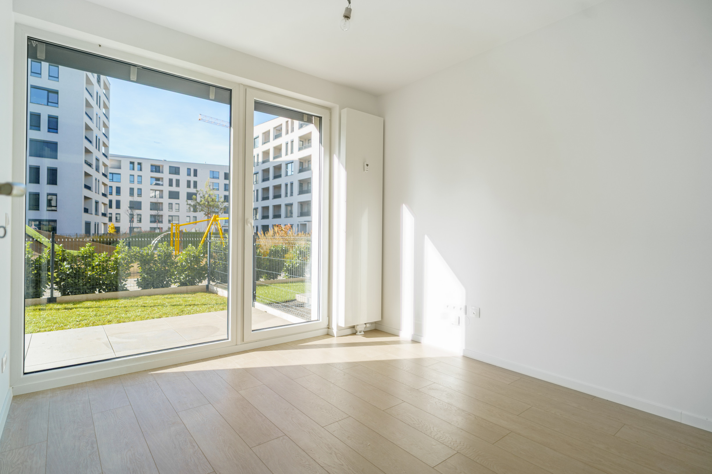 NA PREDAJ NOVOSTAVBA 2-izbový byt 62,38m2 s predzáhradkou, pivnicou a park. státím v projekte Prúdy, ul. Včelárska Trnava