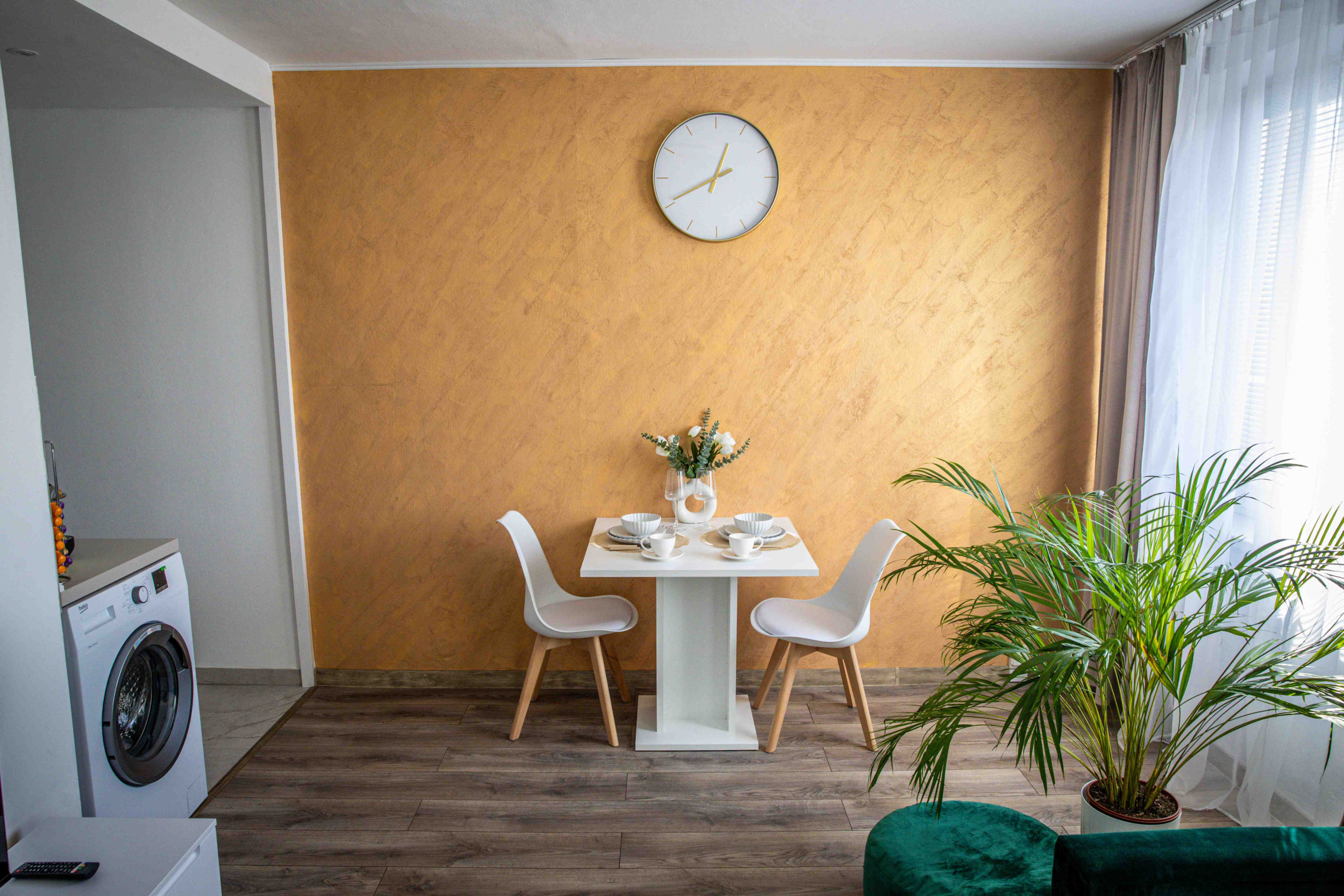 Exkluzívne Vám ponúkame na prenájom  zariadený 1,5 izbový byt v Humennom