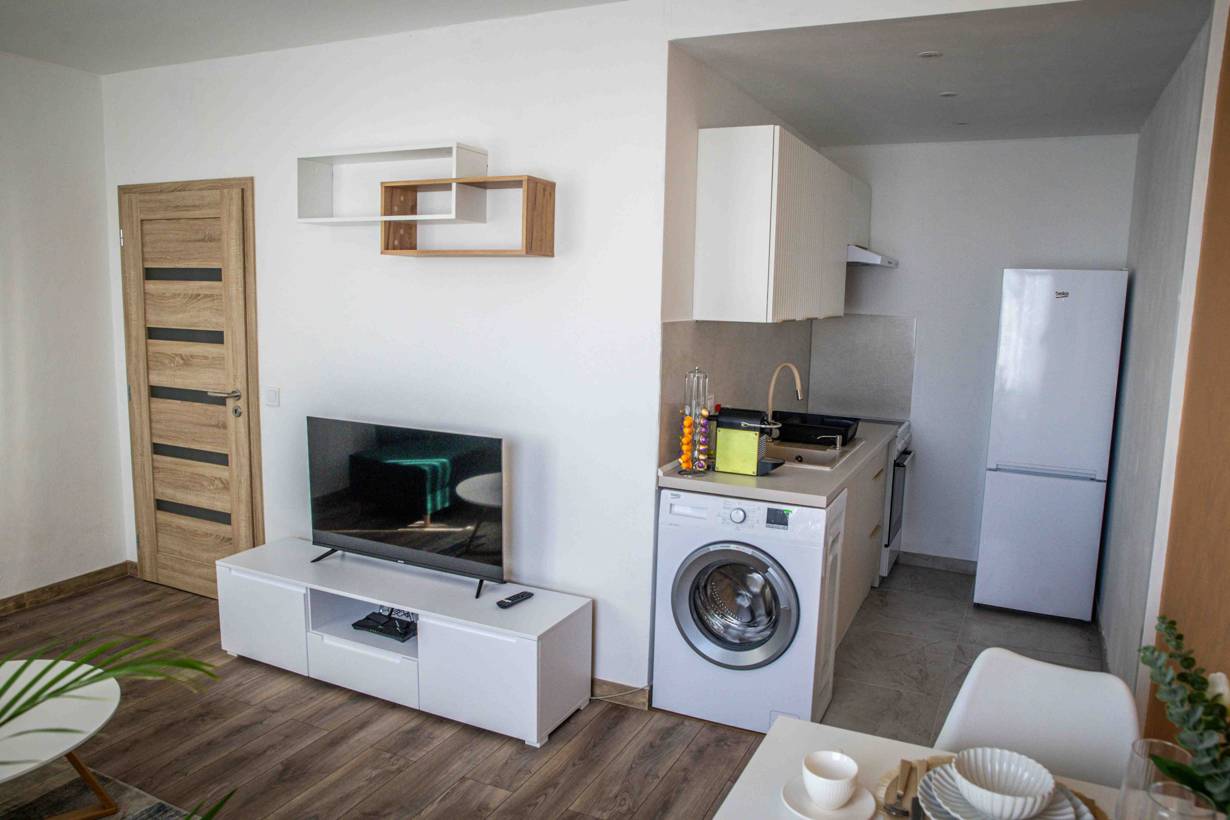 Exkluzívne Vám ponúkame na prenájom  zariadený 1,5 izbový byt v Humennom