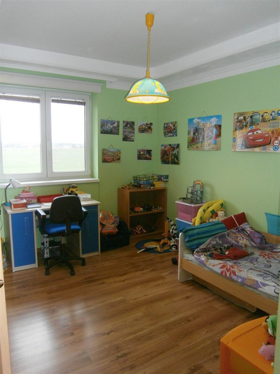 Prenájom 4-izb.byt v rodinnom dome; novostavba; detské ihrisko ; obec Láb