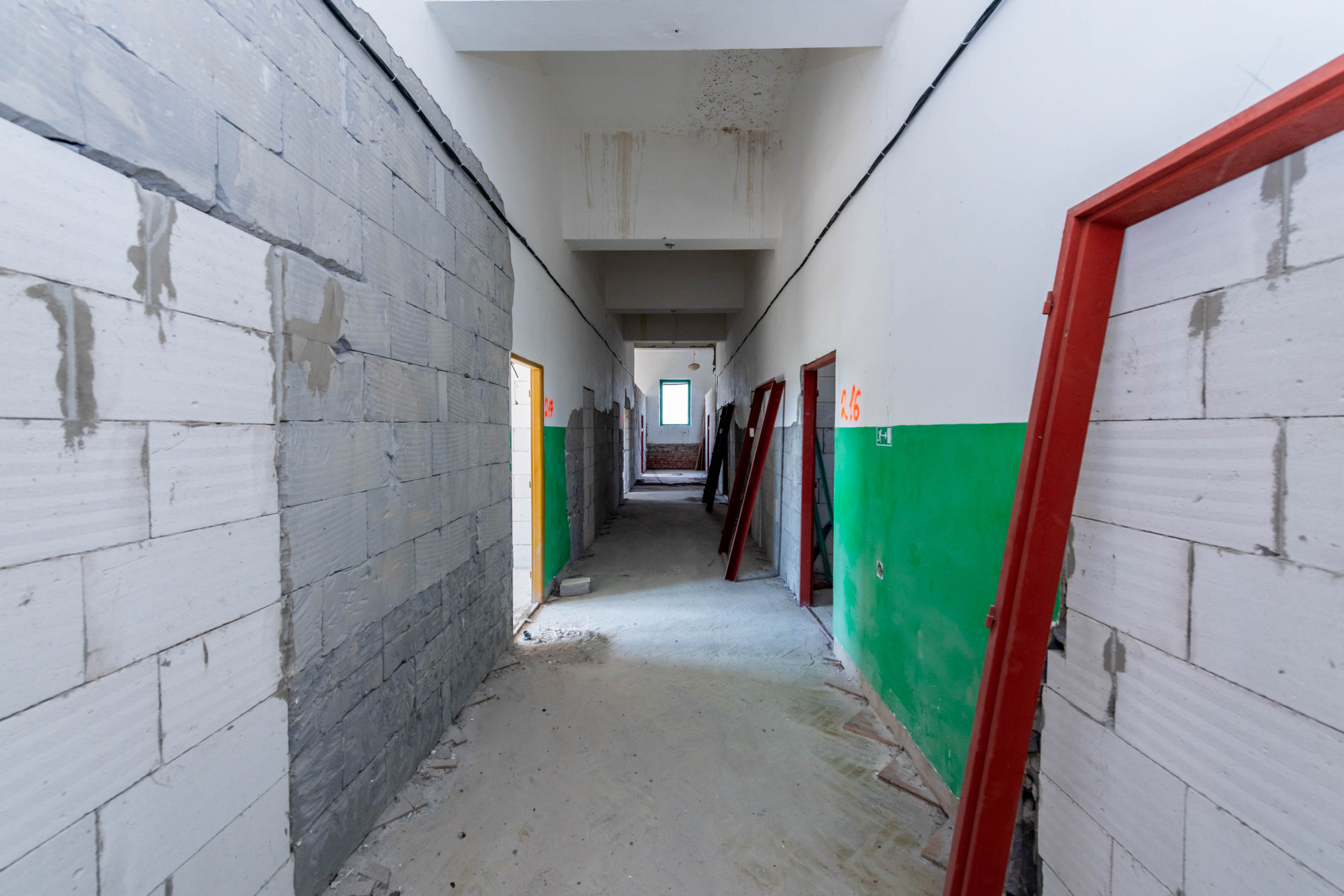 Exkluzívne na predaj budova s obrovským potenciálom v obci Oborín!