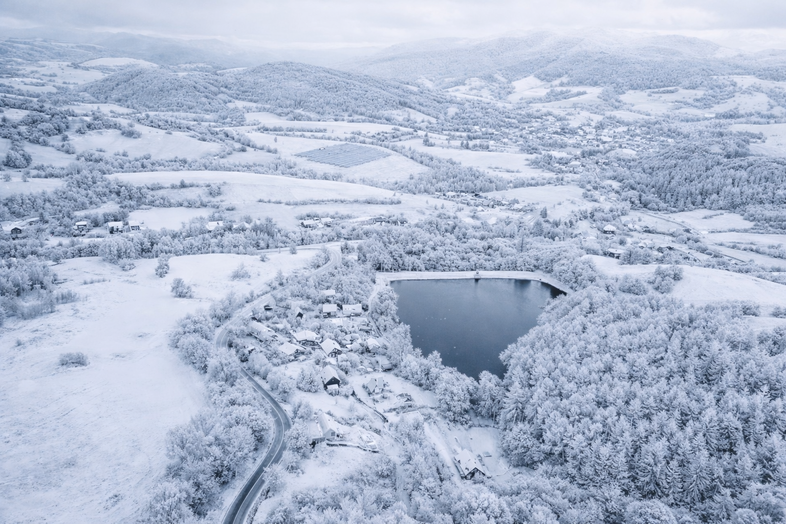 NOVÁ CENA! Exkluzívne na predaj slnečný stavebný pozemok v blízkosti Belianskeho jazera, Banská Štiavnica