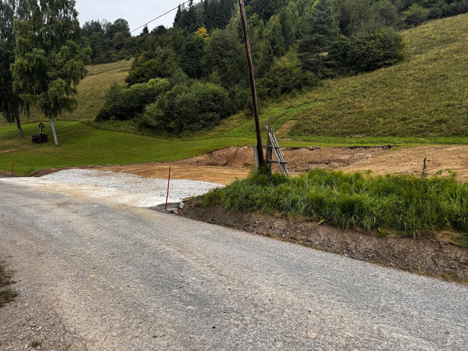 Stavebný pozemok s projektom na 5izbovú chatu a platným stavebným povolením