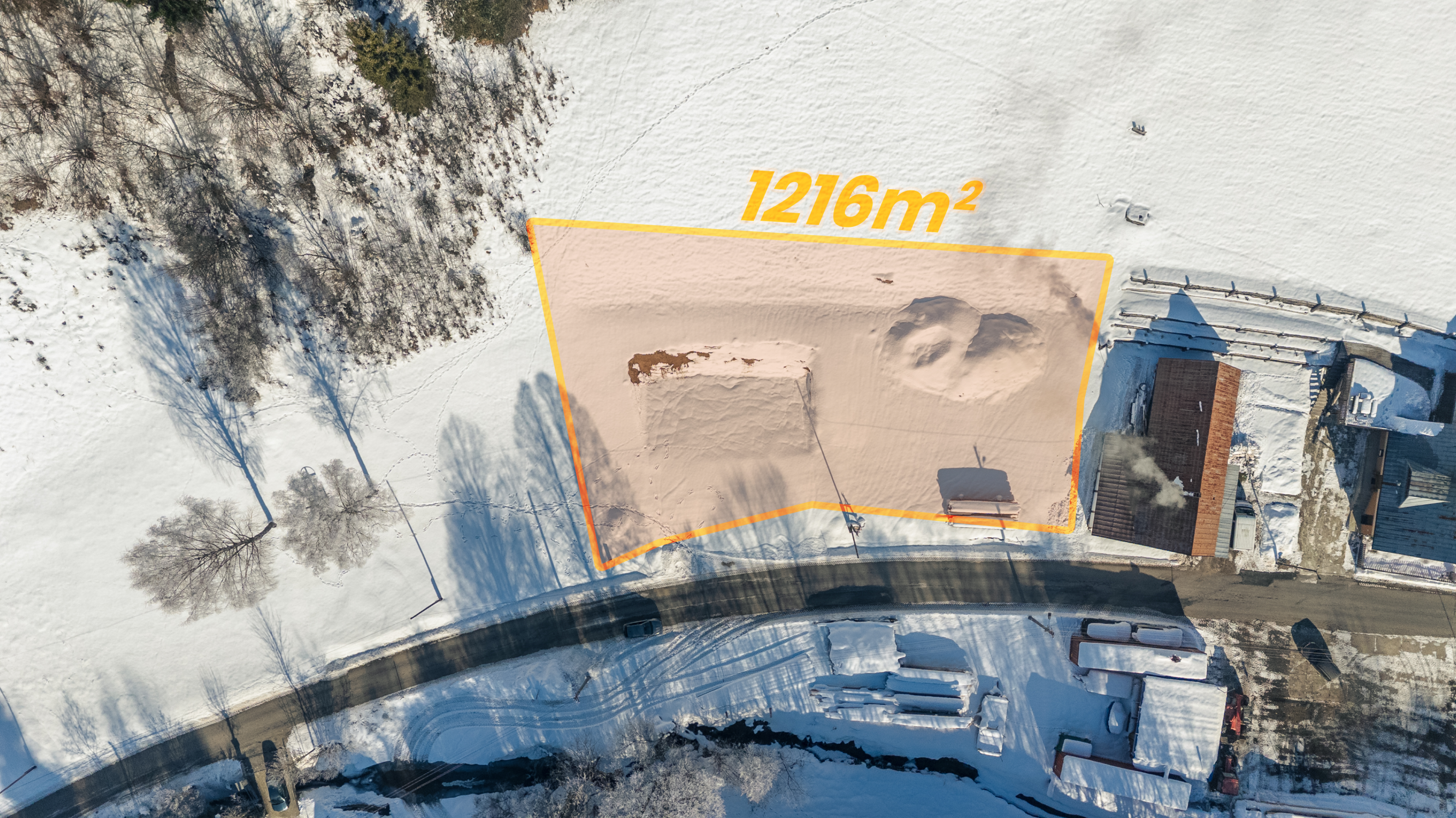 Stavebný pozemok s projektom na 5izbovú chatu a platným stavebným povolením