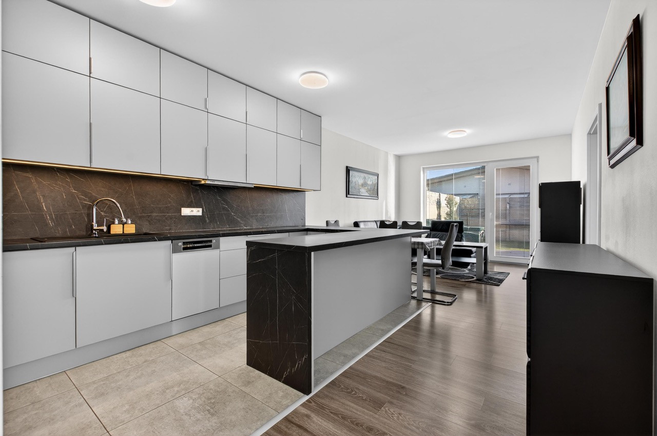 Predaj 4-izbový rodinný dom, novostavba, pozemok 302 m2, Láb, Malacky