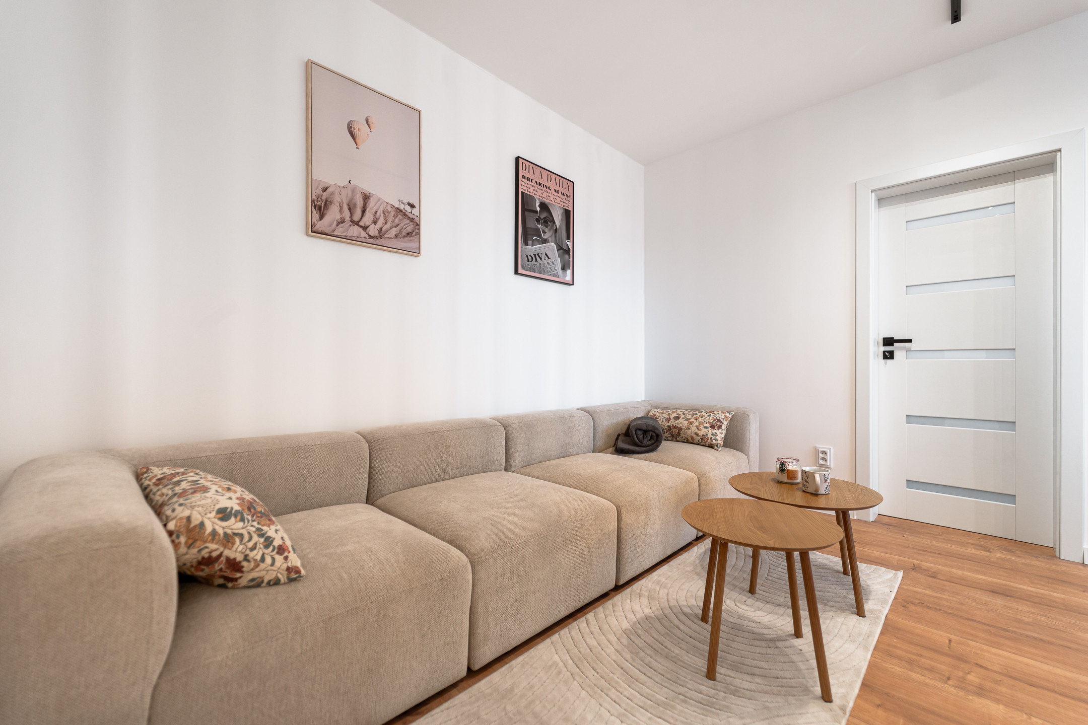 Ponúkame Vám novozrekonštruovaný 4i byt s loggiou na 5. poschodí pri Novej nemocnici.