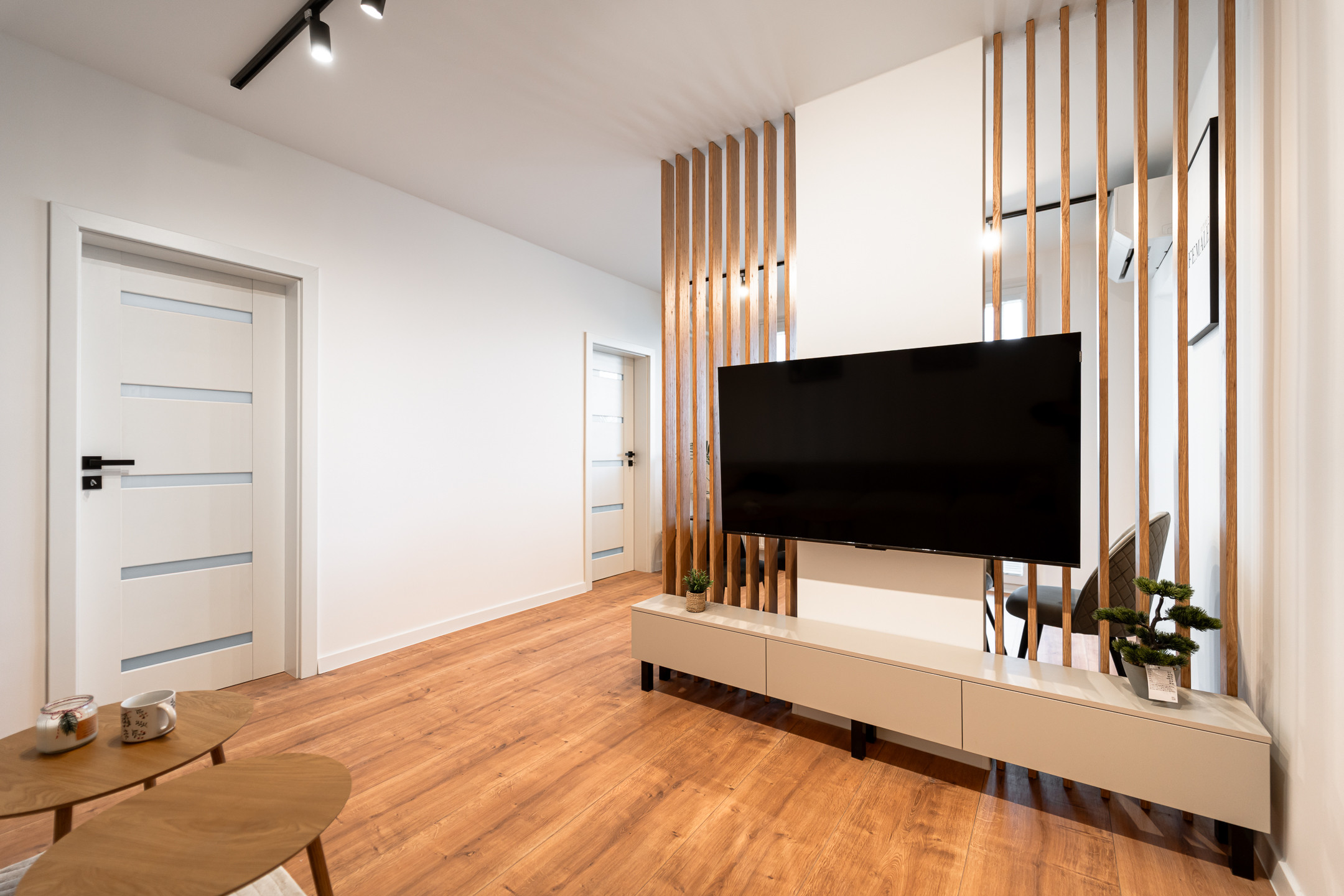 Ponúkame Vám novozrekonštruovaný 4i byt s loggiou na 5. poschodí pri Novej nemocnici.