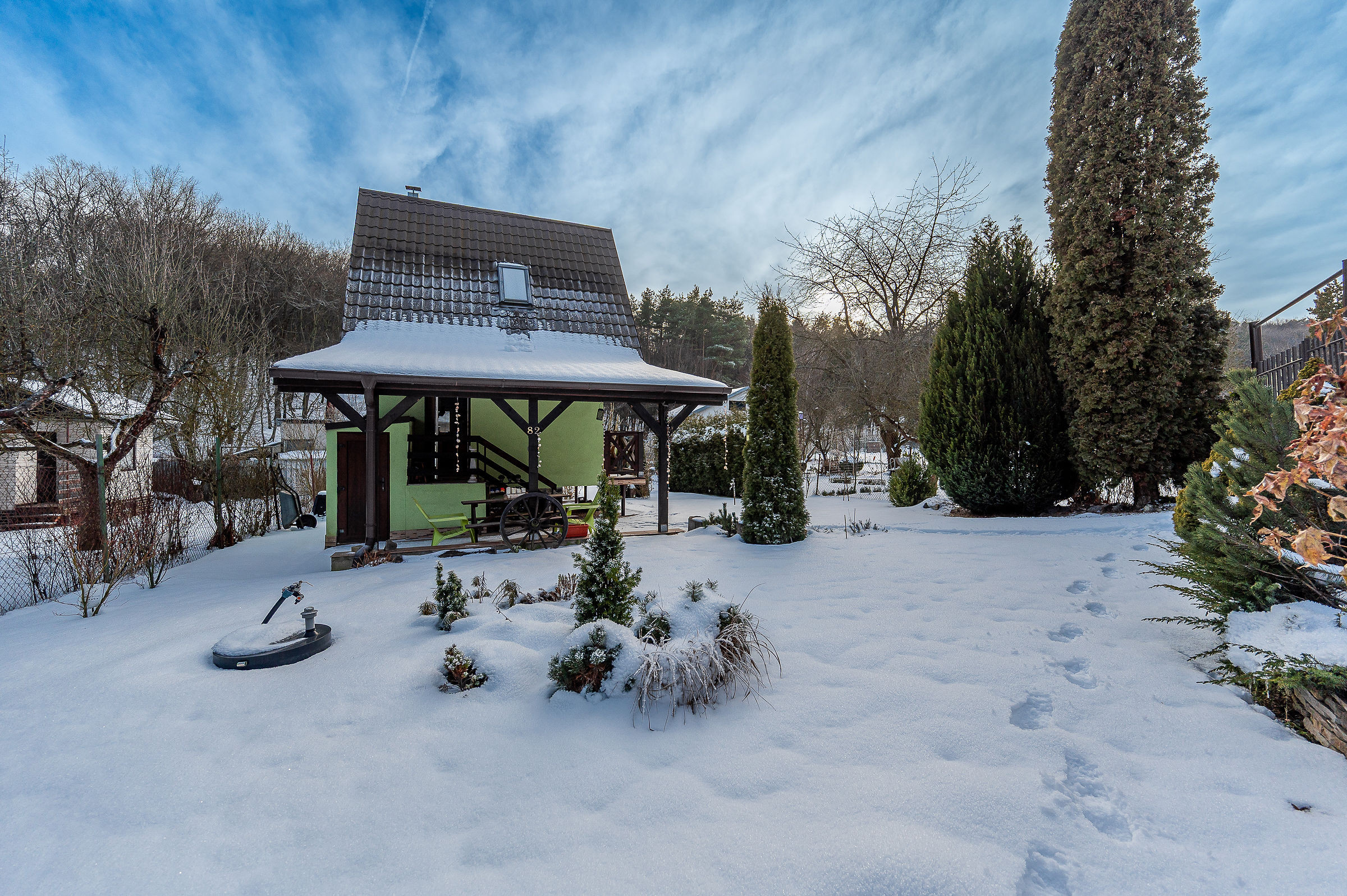 Ponúkame Vám na predaj krásnu murovanú dvojpodlažnú chatu v Košickej Novej Vsi.