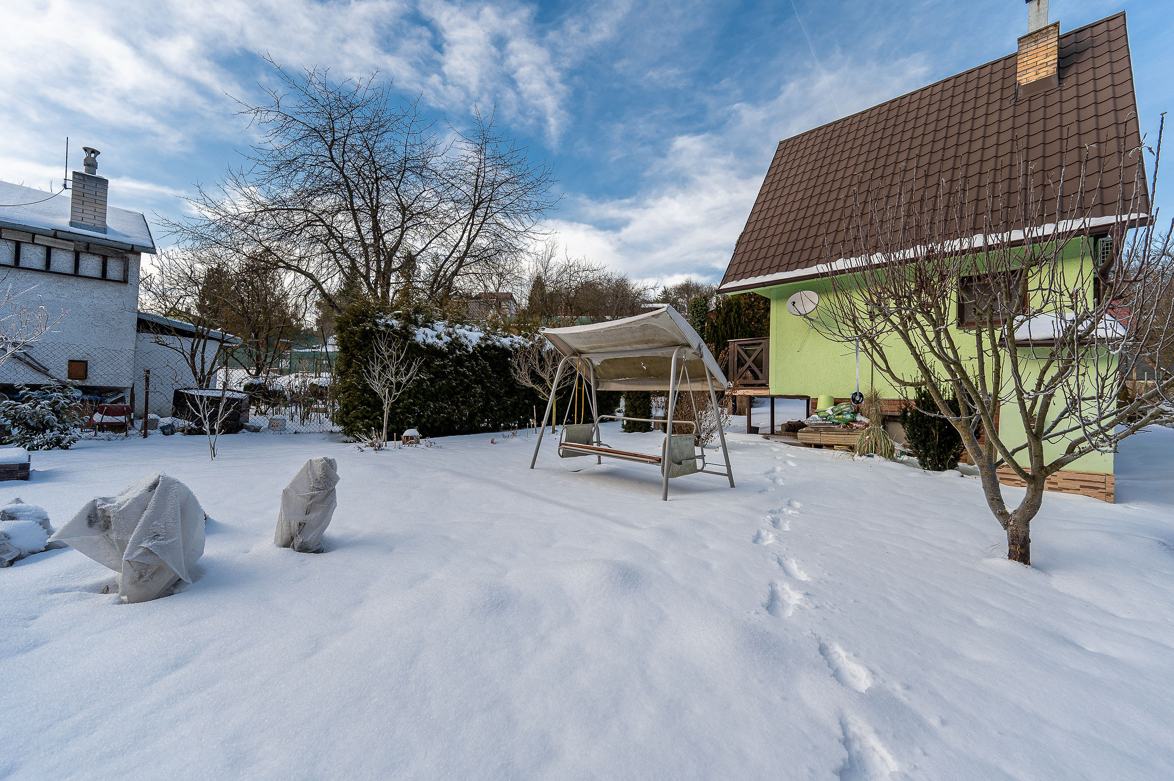 Ponúkame Vám na predaj krásnu murovanú dvojpodlažnú chatu v Košickej Novej Vsi.