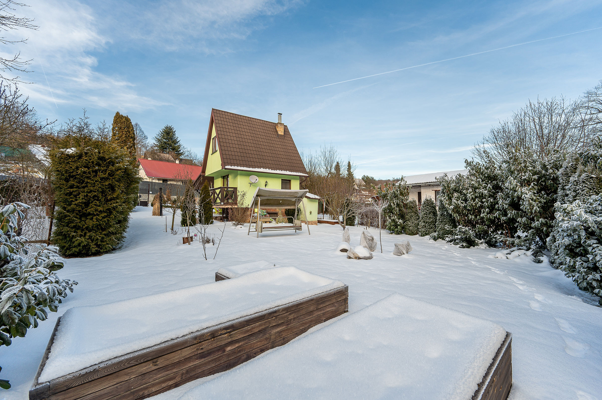Ponúkame Vám na predaj krásnu murovanú dvojpodlažnú chatu v Košickej Novej Vsi.