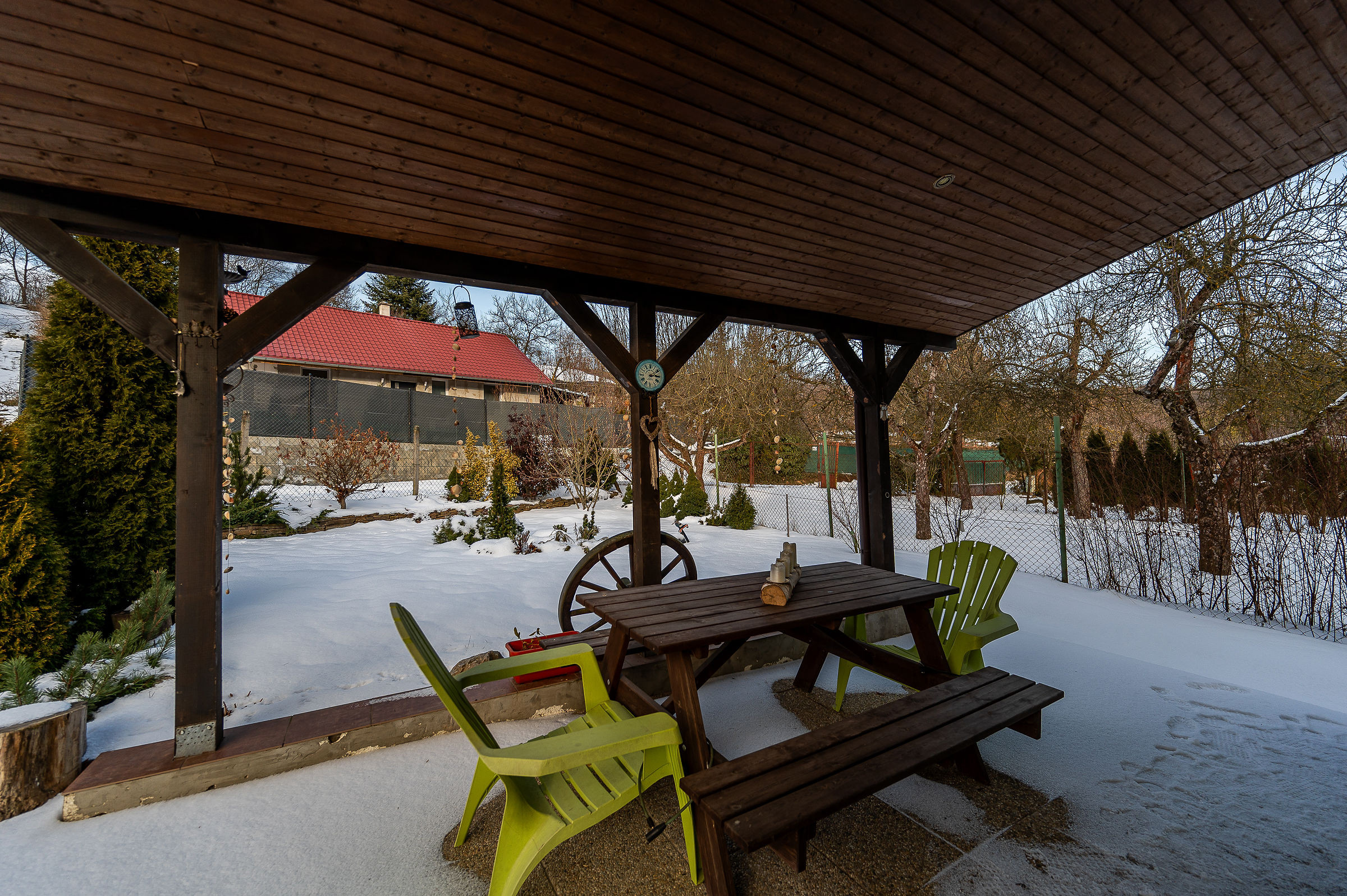 Ponúkame Vám na predaj krásnu murovanú dvojpodlažnú chatu v Košickej Novej Vsi.