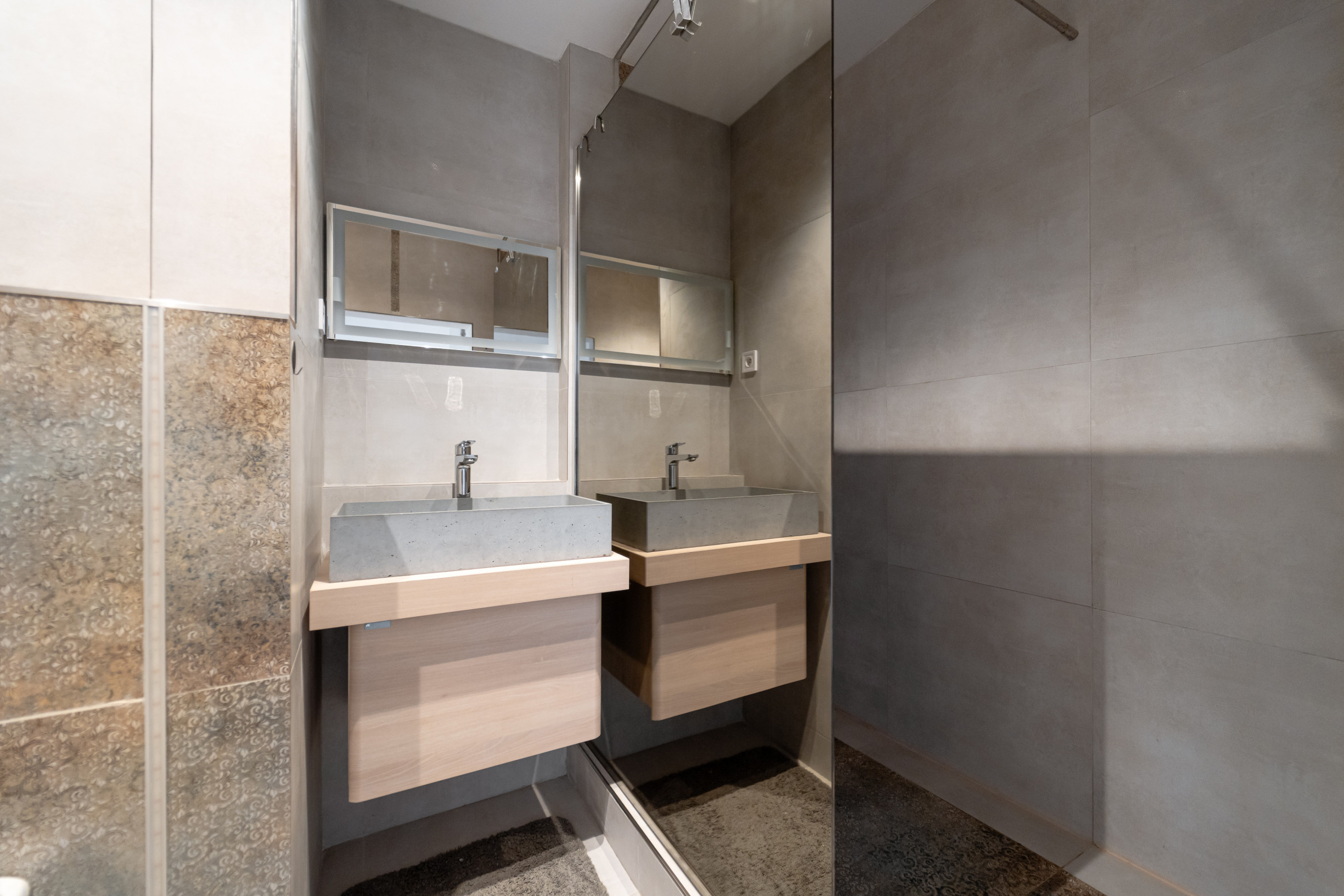 Ponúkame Vám priestranný 4i byt s loggiou na 7. poschodí na sídlisku KVP – Klimkovičova ul.