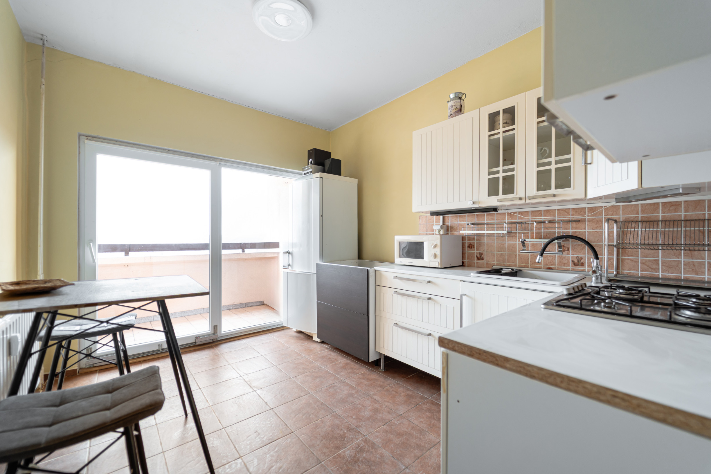 Ponúkame Vám priestranný 4i byt s loggiou na 7. poschodí na sídlisku KVP – Klimkovičova ul.