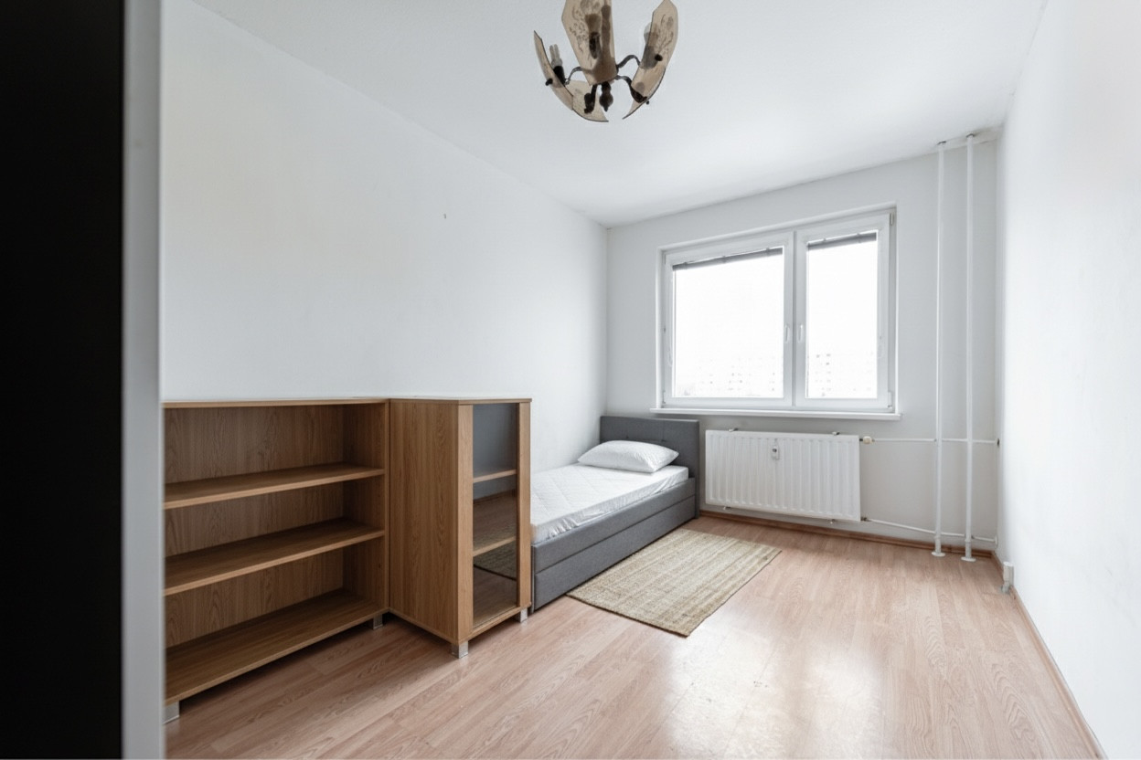 Ponúkame Vám priestranný 4i byt s loggiou na 7. poschodí na sídlisku KVP – Klimkovičova ul.