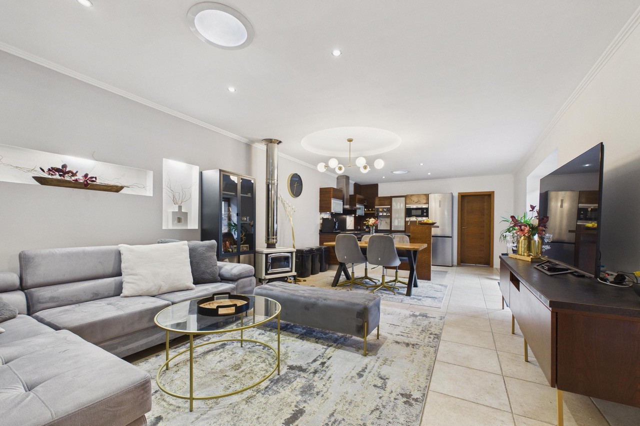 REZERVOVANÉ - Predaj rodinný dom s garážou, pozemok 406 m2, Široká ulica, Skalica