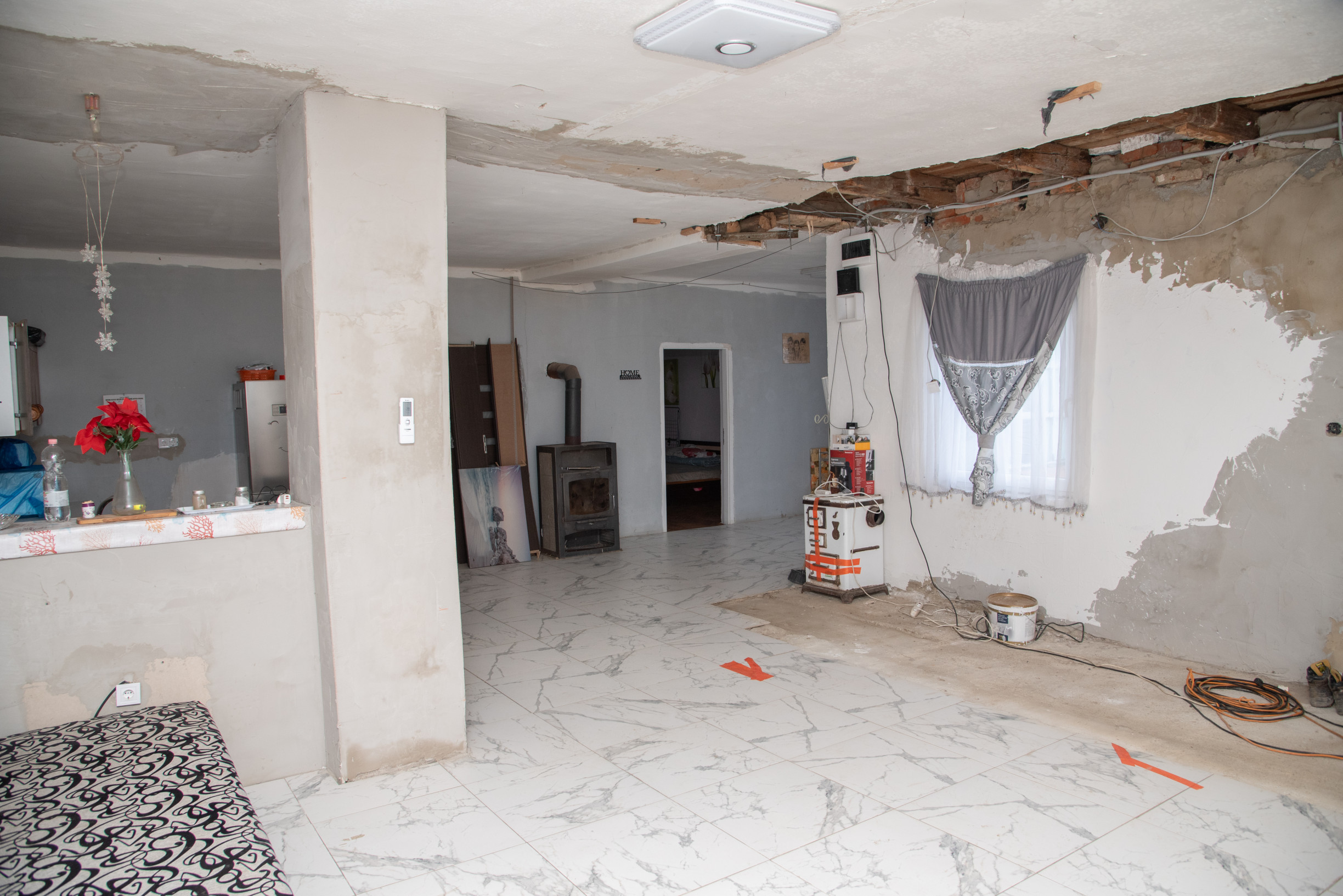 EXKLUZÍVNE vám ponúkame na predaj  rodinný dom v pôvodnom stave v obci Karcsa (Maďarsko)