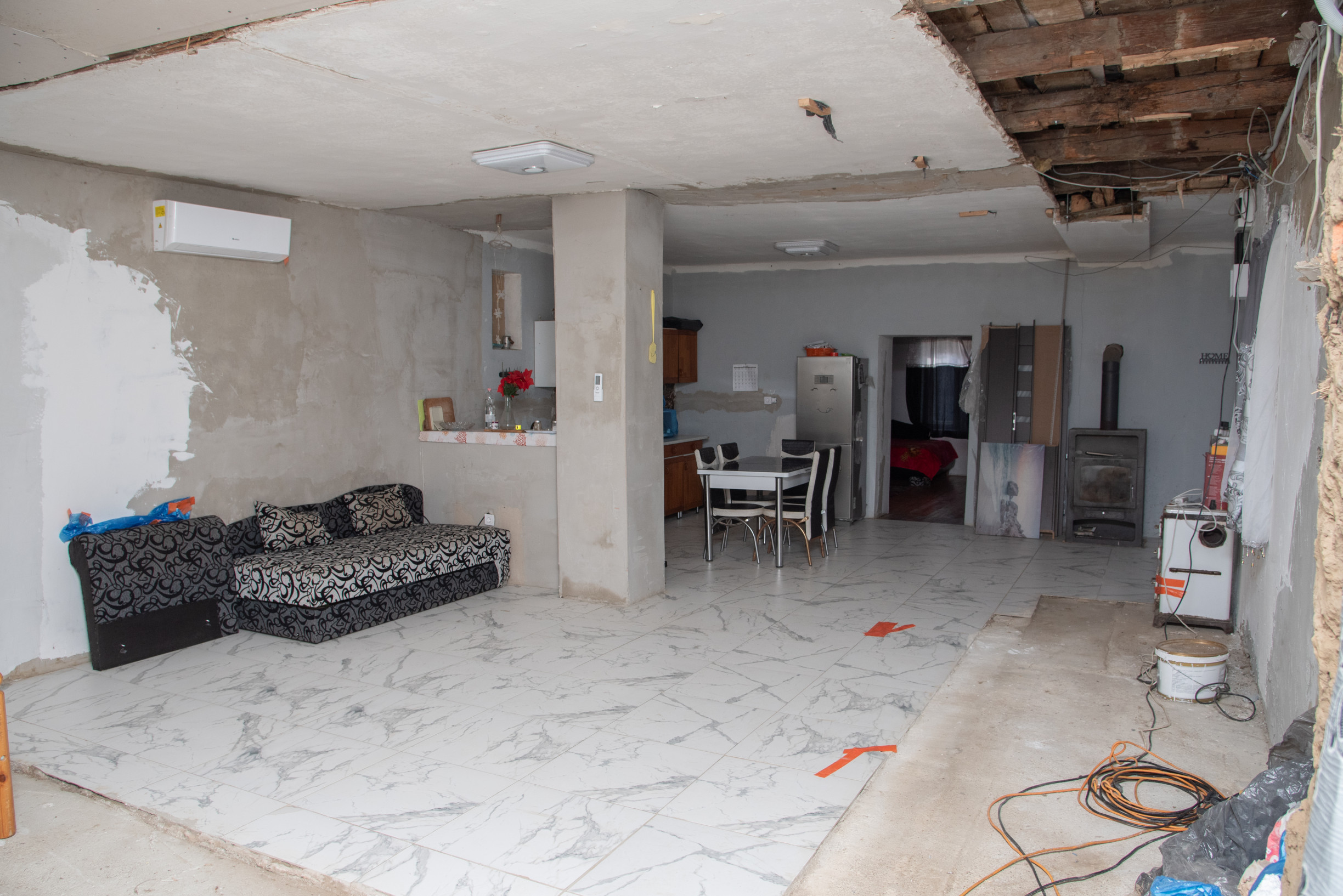 EXKLUZÍVNE vám ponúkame na predaj  rodinný dom v pôvodnom stave v obci Karcsa (Maďarsko)